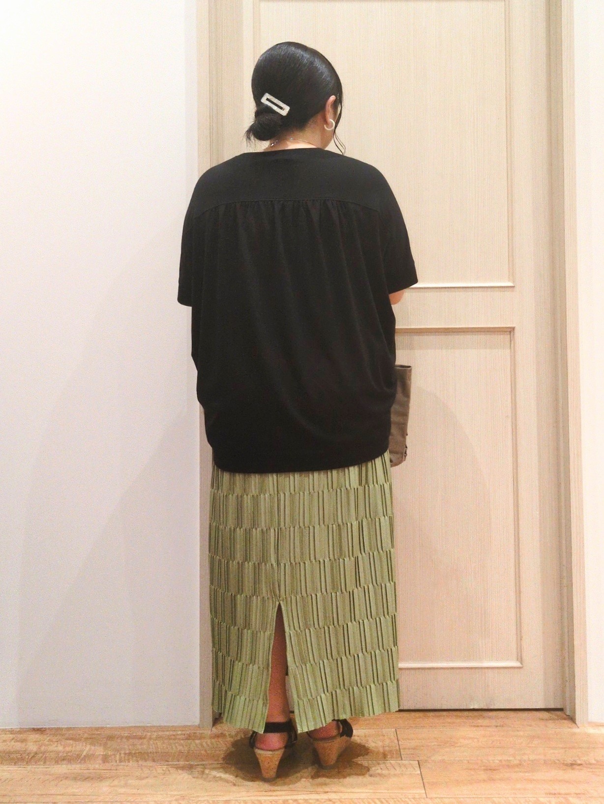 haseさんの「SHOO･LA･RUE｜【ひんやり/UV/S-LL/体型カバー】ゆるっとインせず決まる ひやとろドルマンTシャツ」を使ったコーディネート