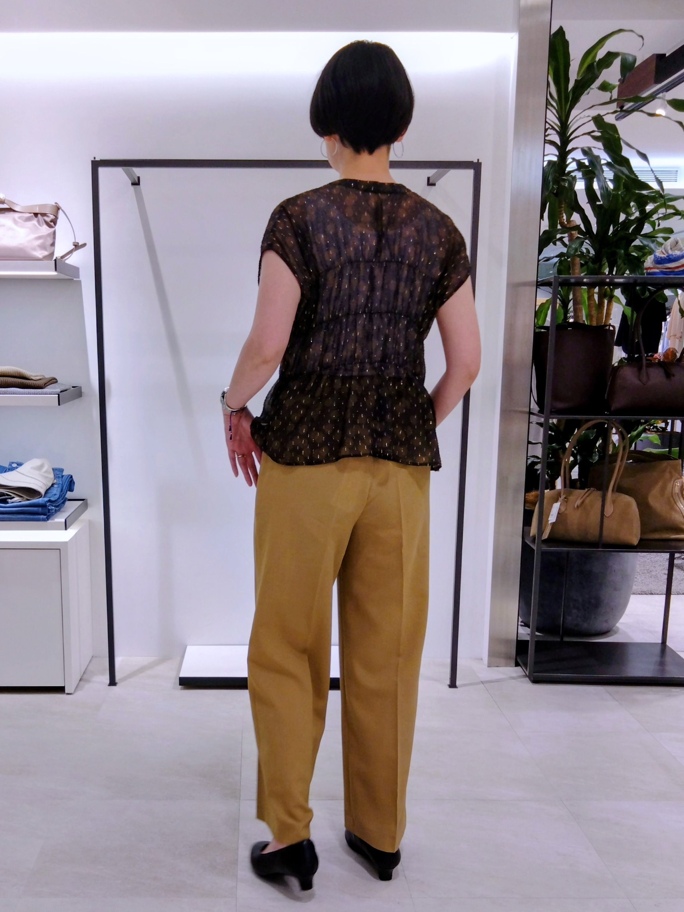 まちこさんの「UNTITLED｜【秋映え/シアー】ヴィンテージドットブラウス」を使ったコーディネート