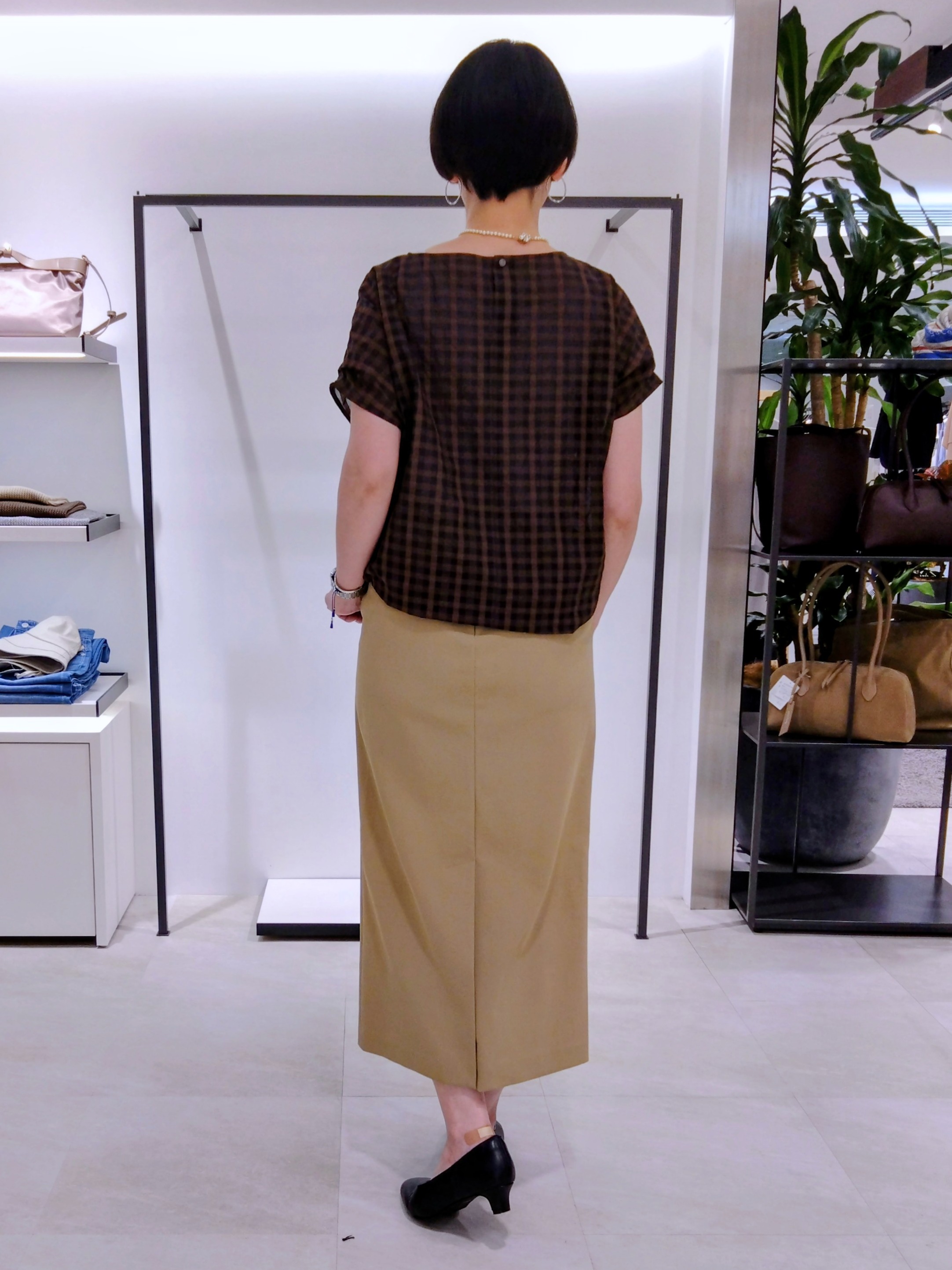 まちこさんの「UNTITLED｜【秋めきシャツ/体型カバー】シアーチェックブラウス」を使ったコーディネート