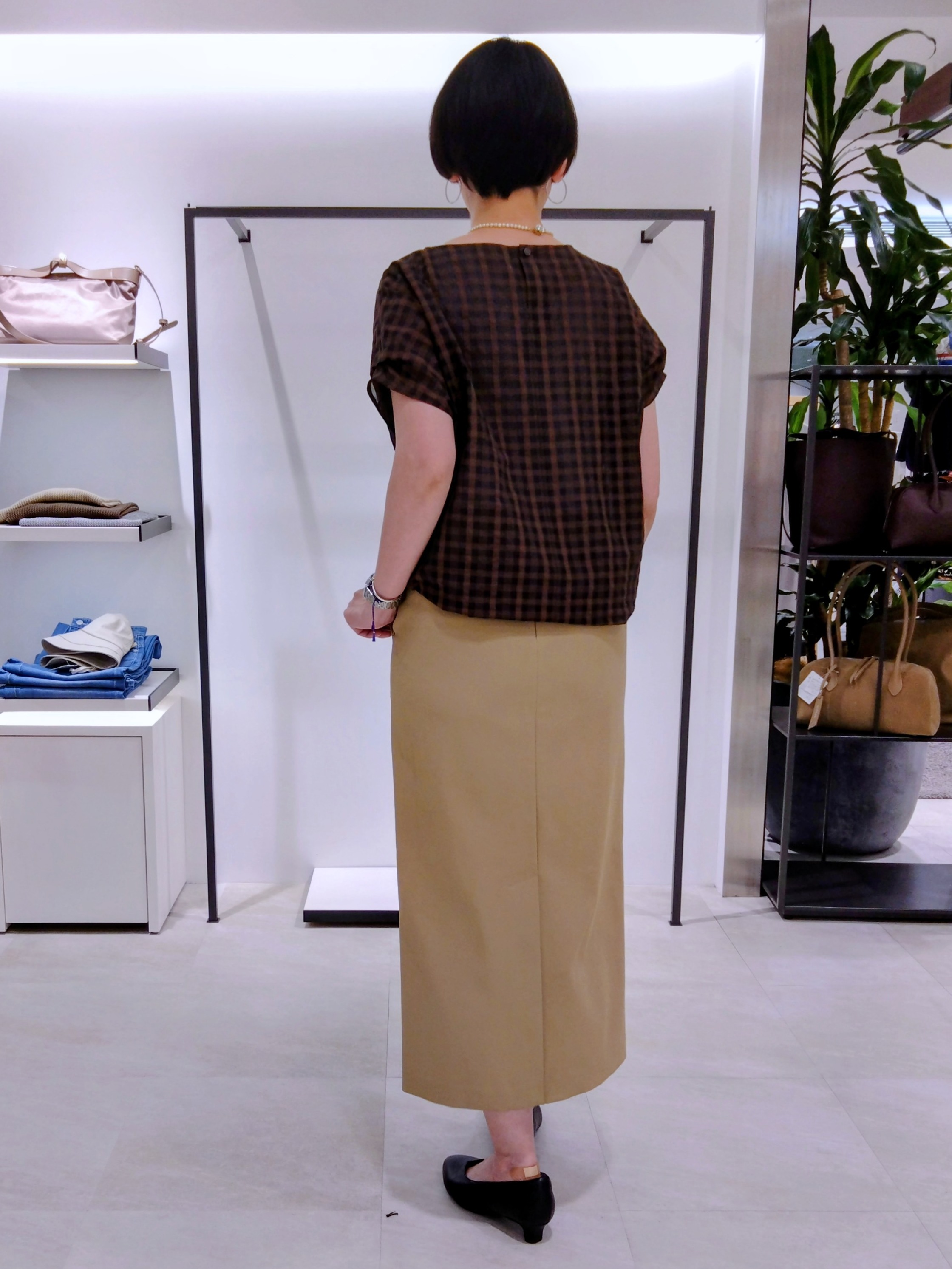 まちこさんの「UNTITLED｜【秋めきシャツ/体型カバー】シアーチェックブラウス」を使ったコーディネート