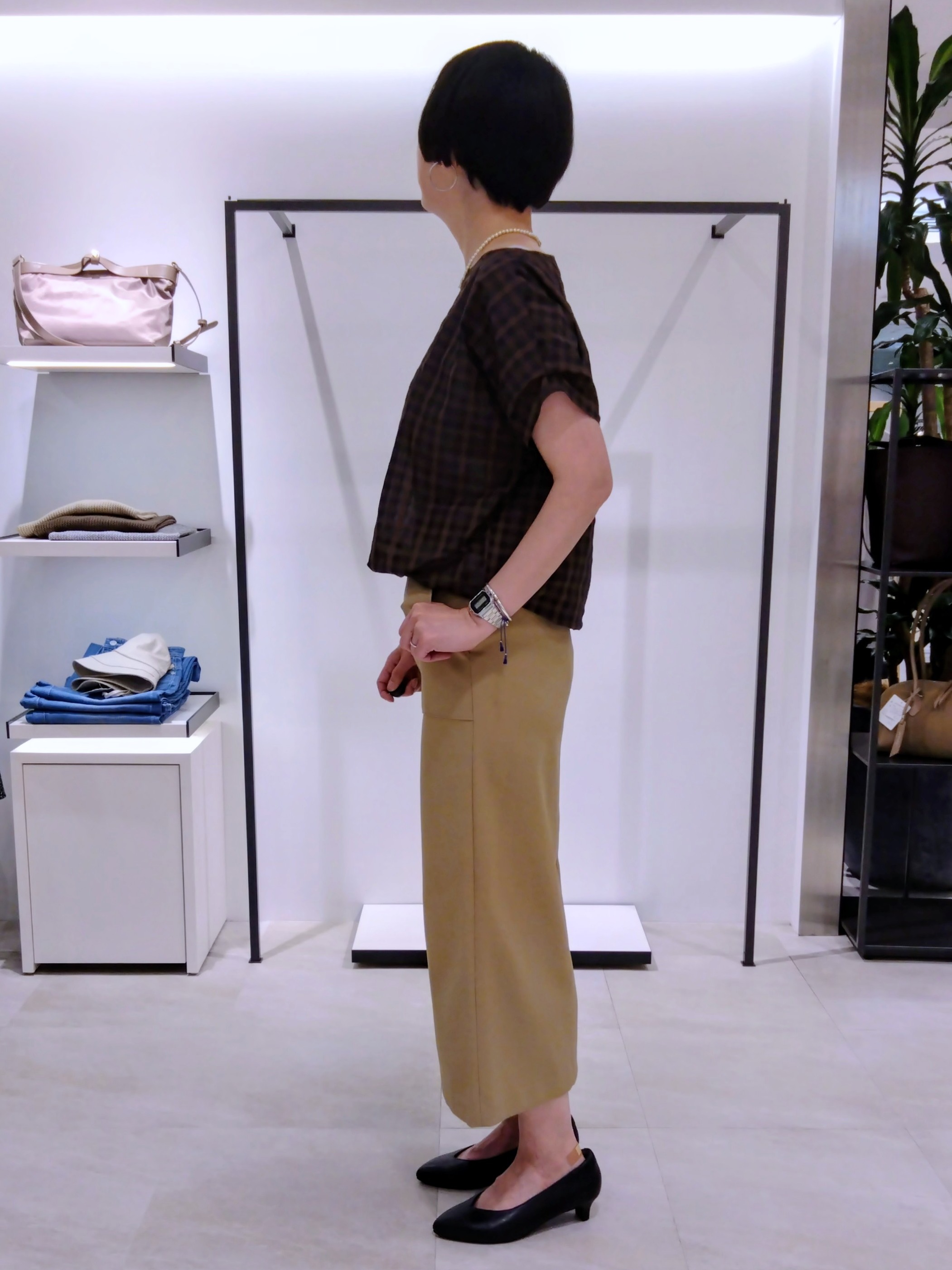 まちこさんの「UNTITLED｜【秋めきシャツ/体型カバー】シアーチェックブラウス」を使ったコーディネート
