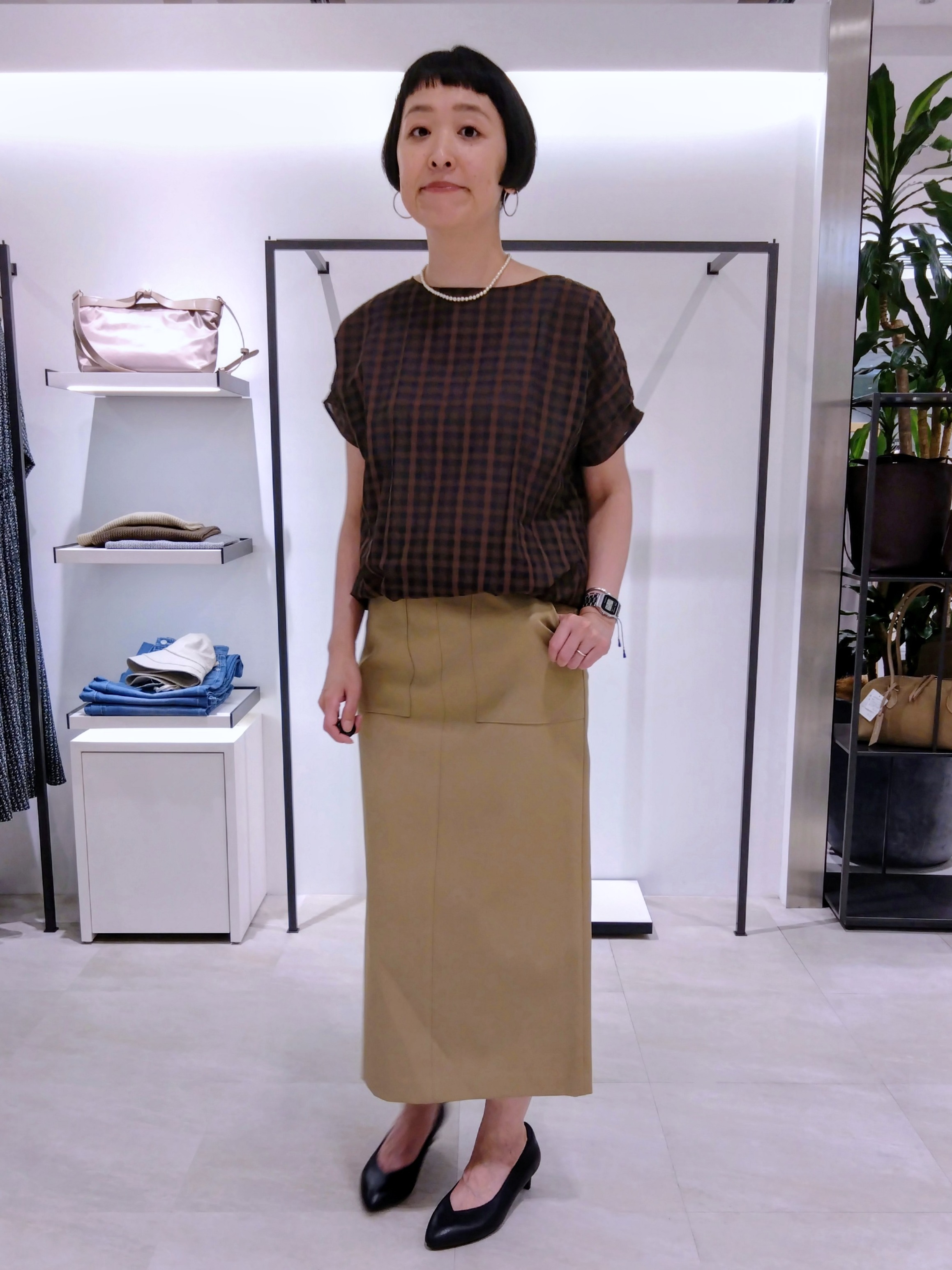まちこさんの「UNTITLED｜【秋めきシャツ/体型カバー】シアーチェックブラウス」を使ったコーディネート