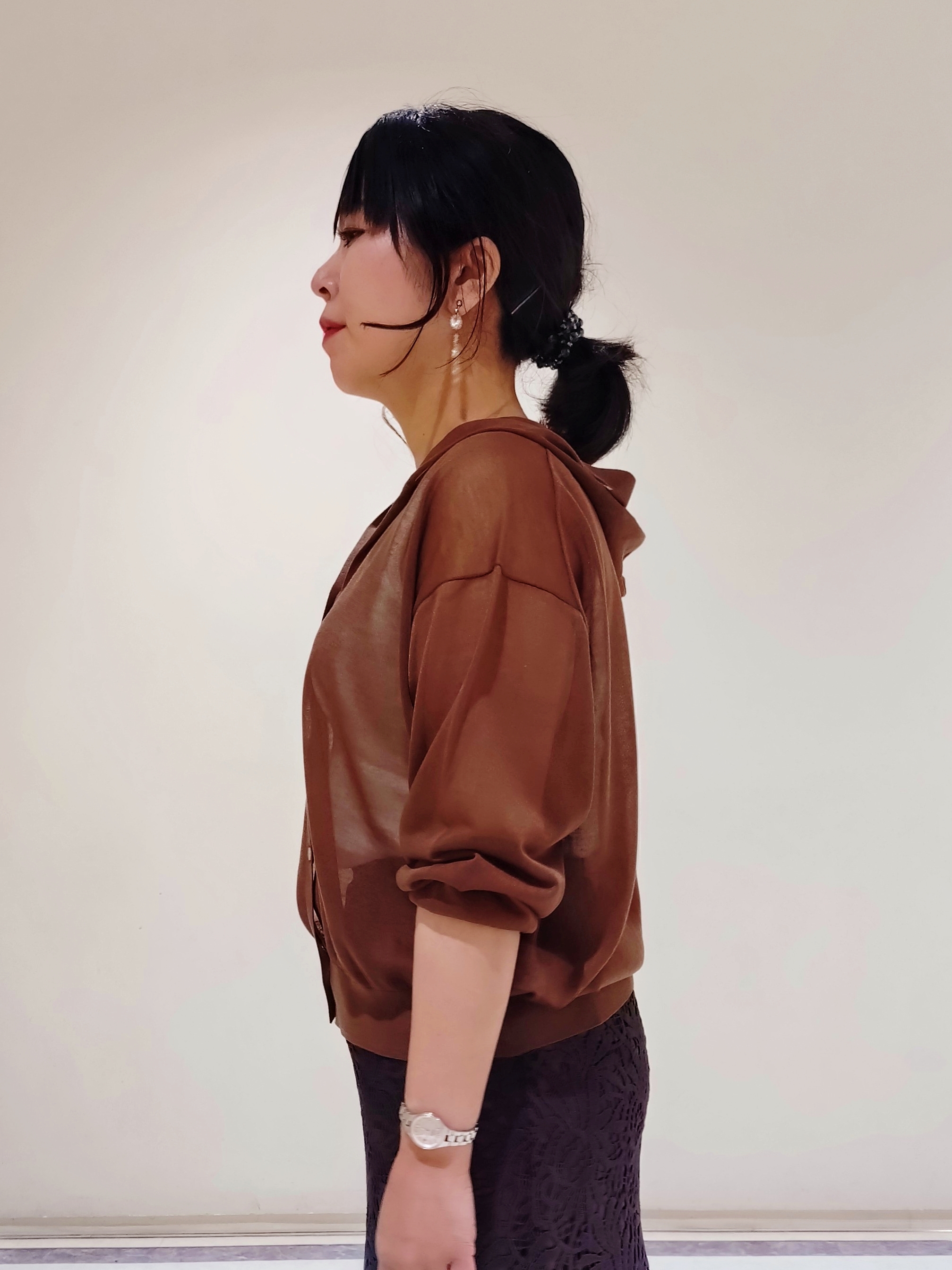 TOMOMIさんの「INDIVI｜【洗える／トレンド】リーフ柄レーススカート」を使ったコーディネート