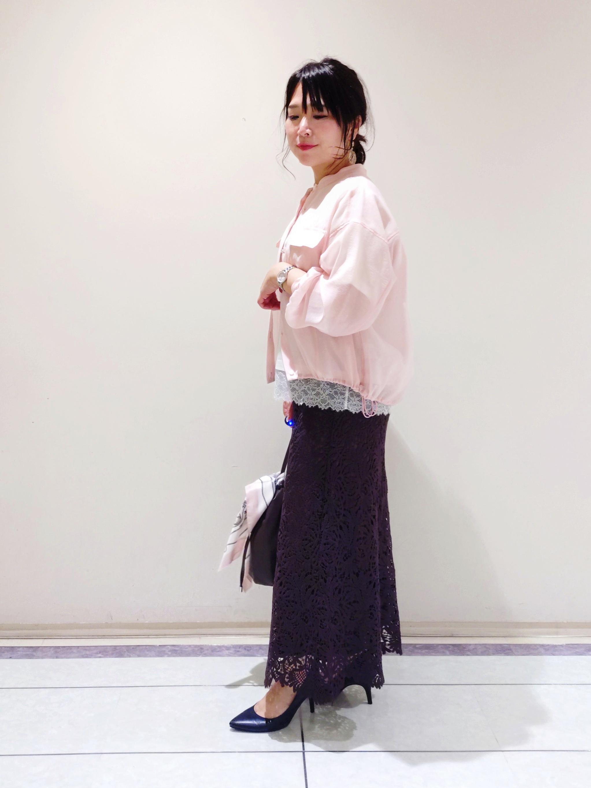 TOMOMIさんの「INDIVI｜【洗える／トレンド】リーフ柄レーススカート」を使ったコーディネート