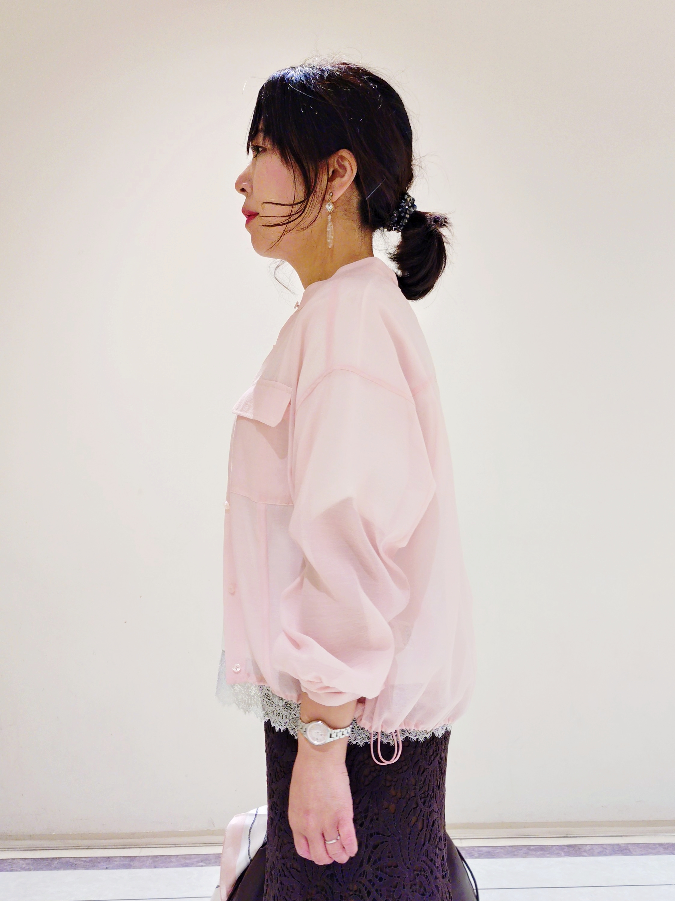 TOMOMIさんの「INDIVI｜【洗える／トレンド】リーフ柄レーススカート」を使ったコーディネート