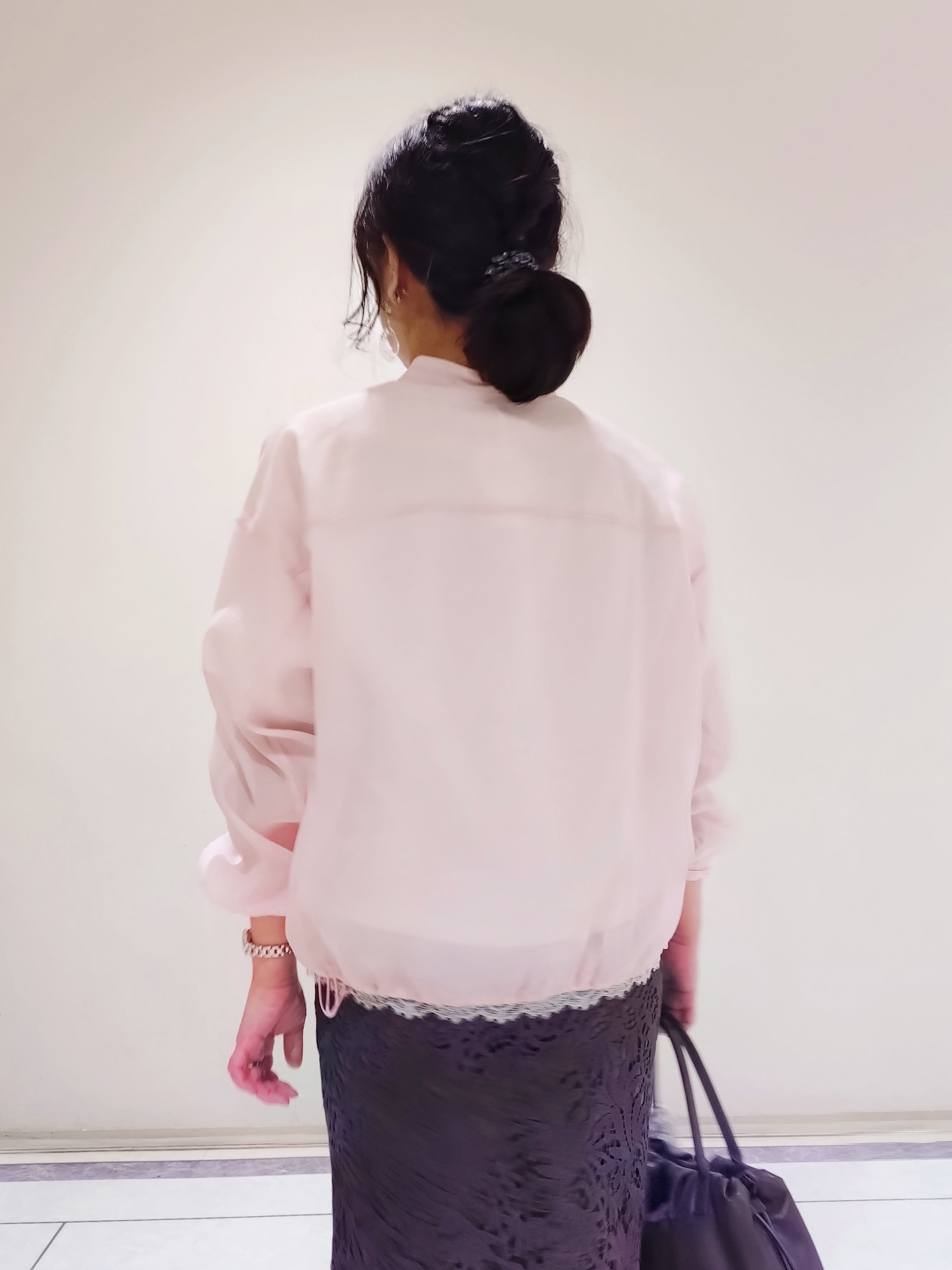 TOMOMIさんの「INDIVI｜【洗える／トレンド】リーフ柄レーススカート」を使ったコーディネート