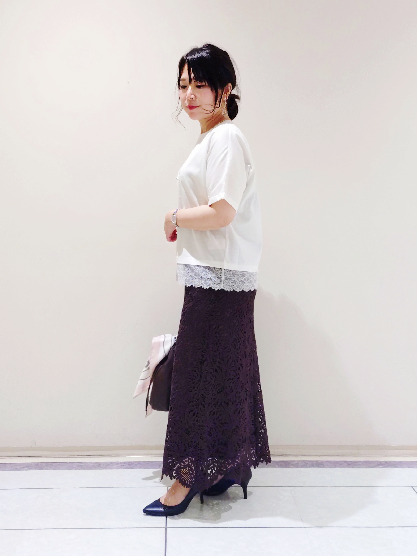 TOMOMIさんの「INDIVI｜【洗える／トレンド】リーフ柄レーススカート」を使ったコーディネート