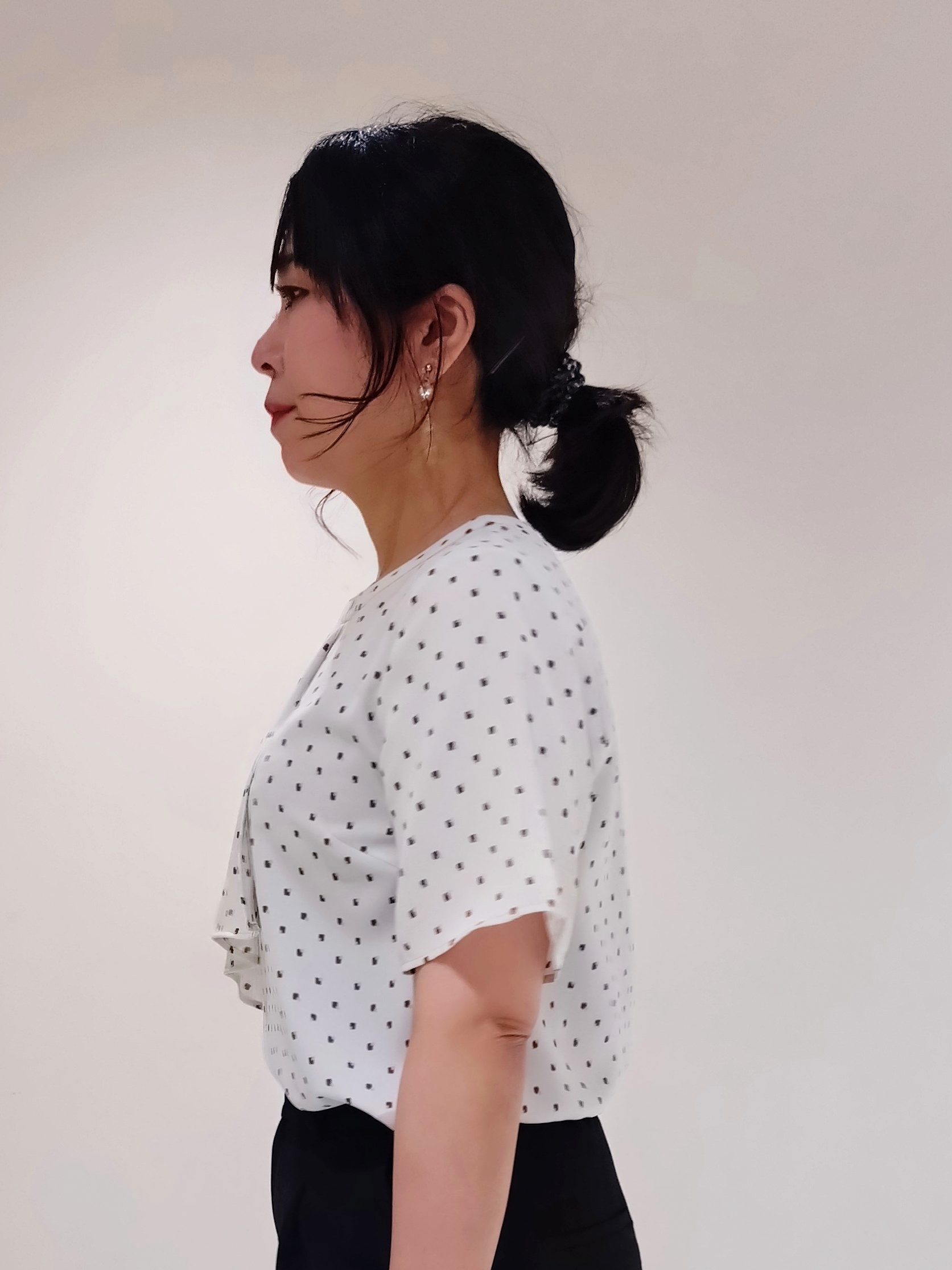 TOMOMIさんの「INDIVI｜【定番スーツ／UVケア／洗える】ウール調ノーカラージャケット」を使ったコーディネート