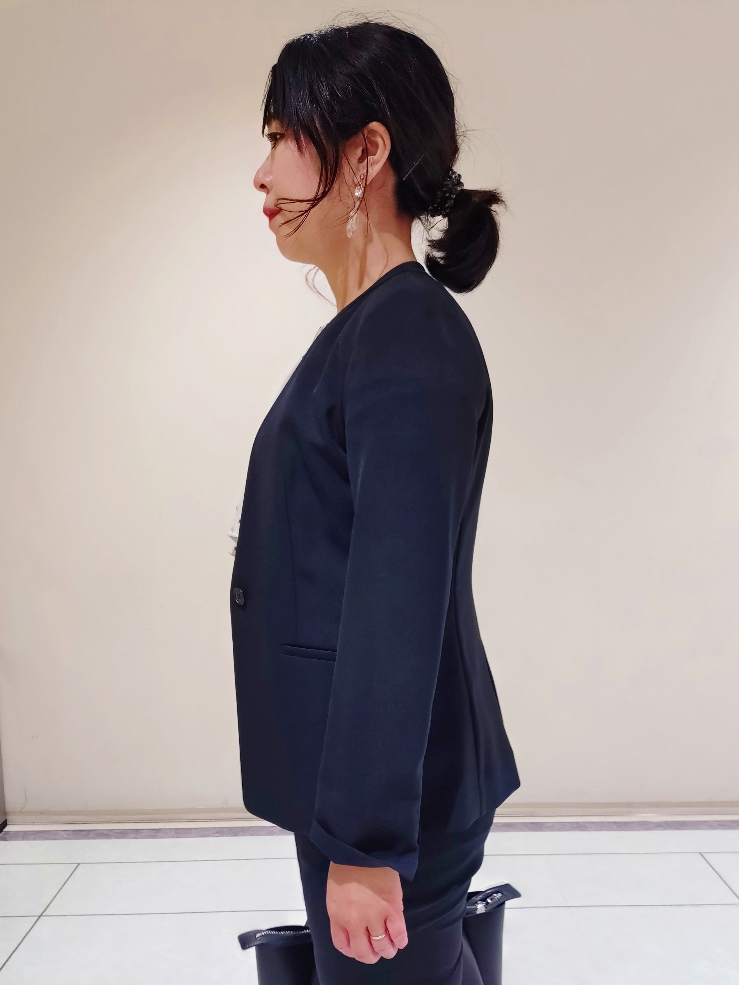 TOMOMIさんの「INDIVI｜【定番スーツ／UVケア／洗える】ウール調ノーカラージャケット」を使ったコーディネート