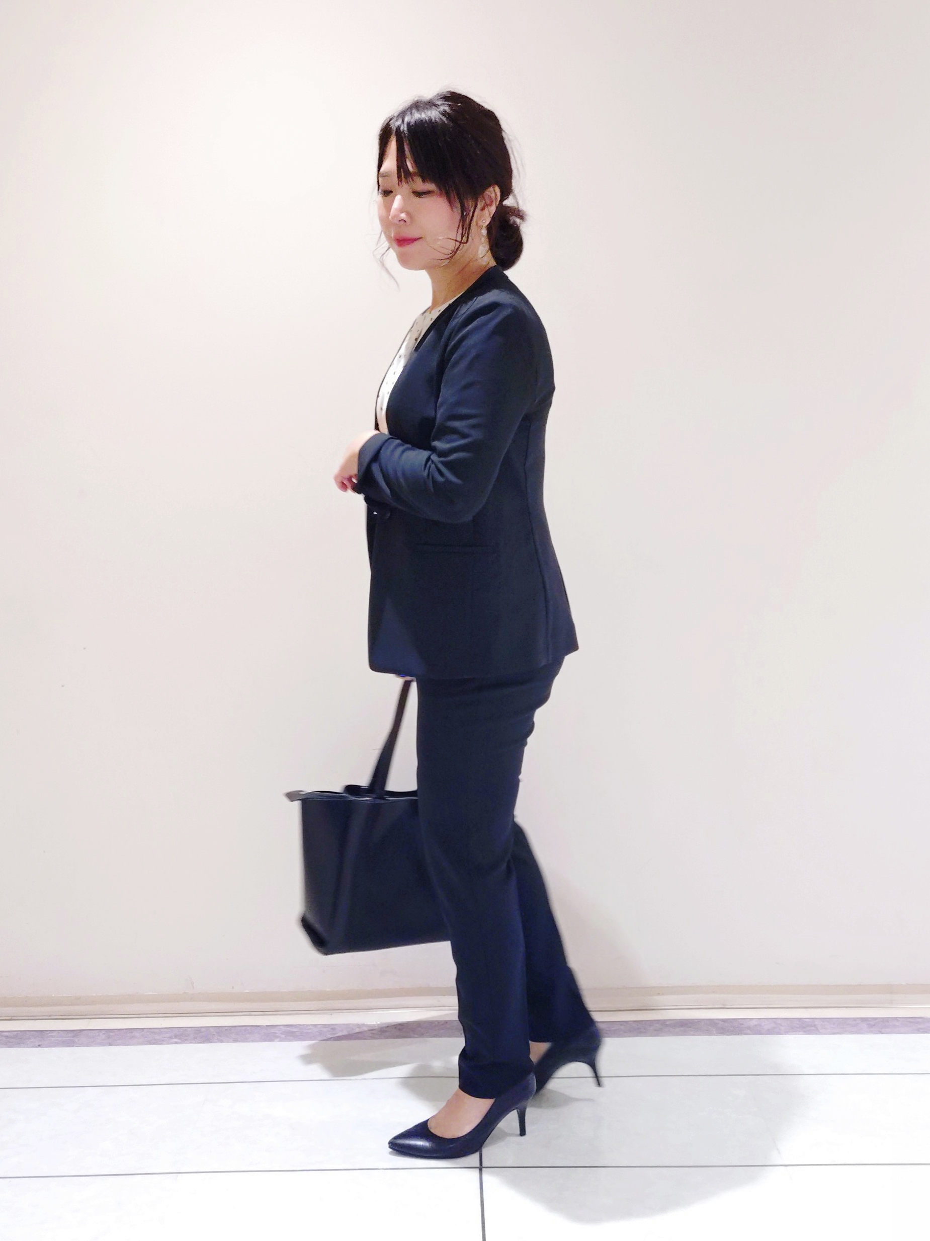 TOMOMIさんの「INDIVI｜【定番スーツ／UVケア／洗える】ウール調ノーカラージャケット」を使ったコーディネート