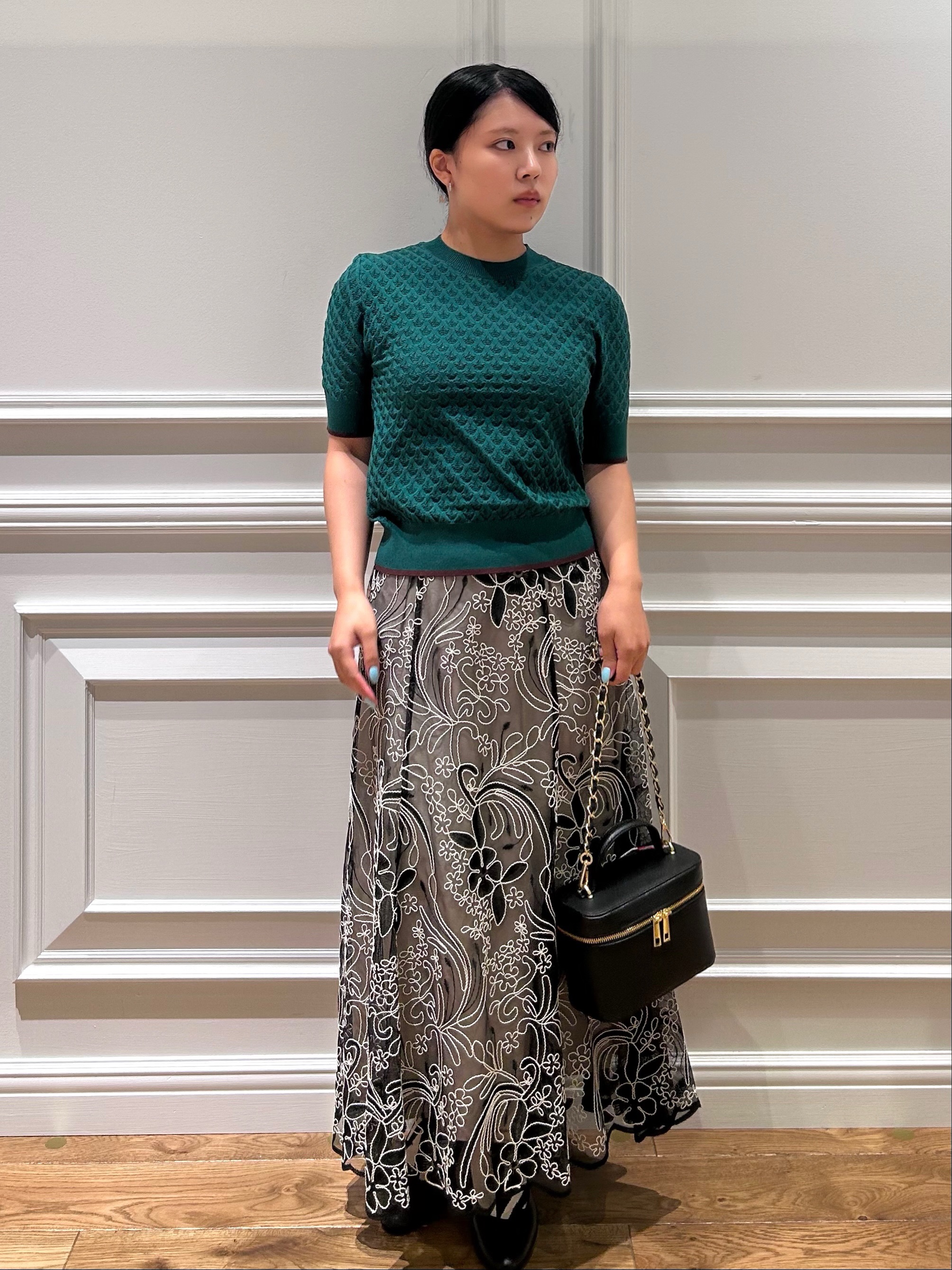 とりみさんの「DRESSTERIOR｜【6色展開/オンオフ】レース編みハーフスリーブニット」を使ったコーディネート