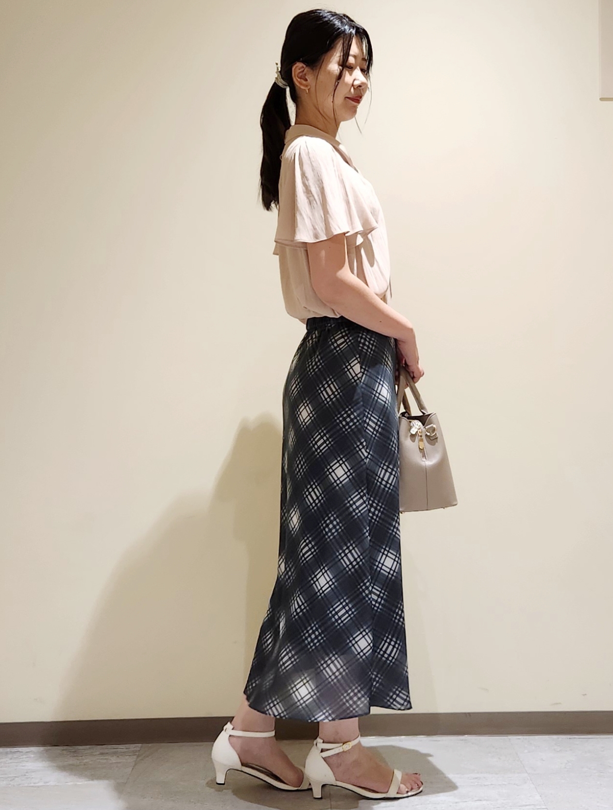 yukaさんの「COUP DE CHANCE｜【手洗い可／日本製】フロント ドレープブラウス」を使ったコーディネート