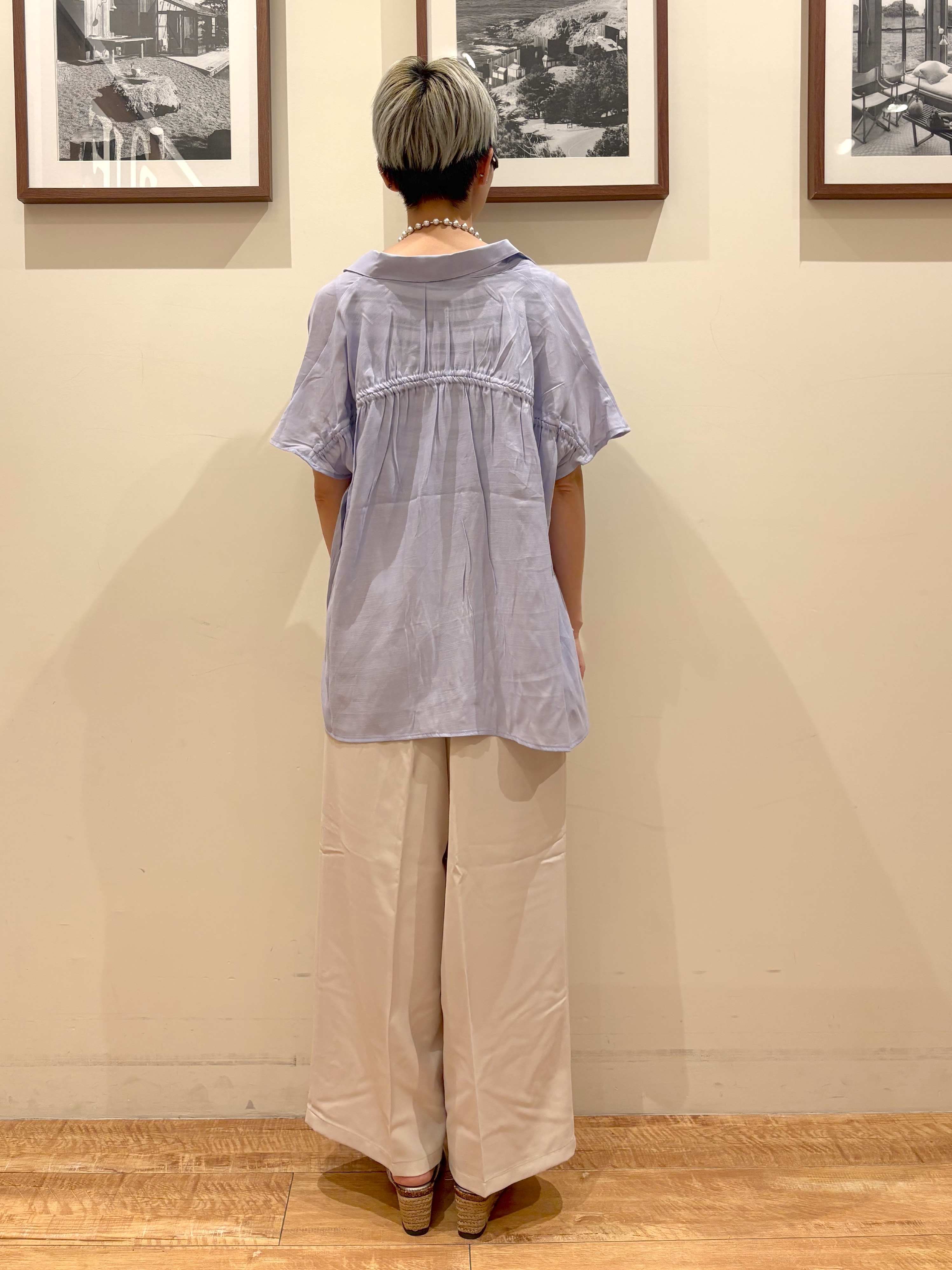 Ayumiさんの「SHOO･LA･RUE｜【UV/洗濯機可】ほんのりシアーで上品な バックギャザーブラウス」を使ったコーディネート