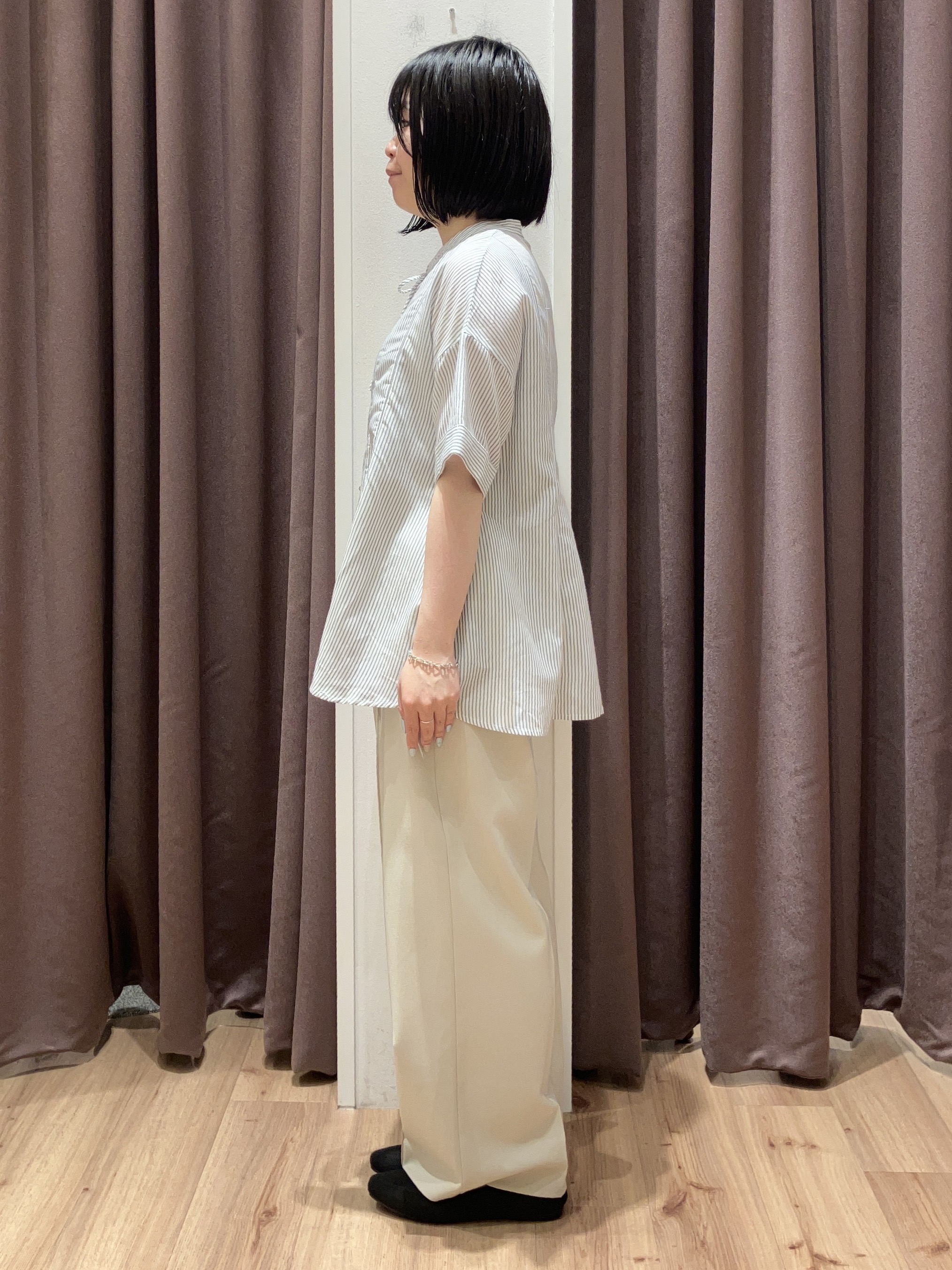 みちゃさんの「grove｜【洗濯機OK】さらっと軽やか、フレアシャツ」を使ったコーディネート