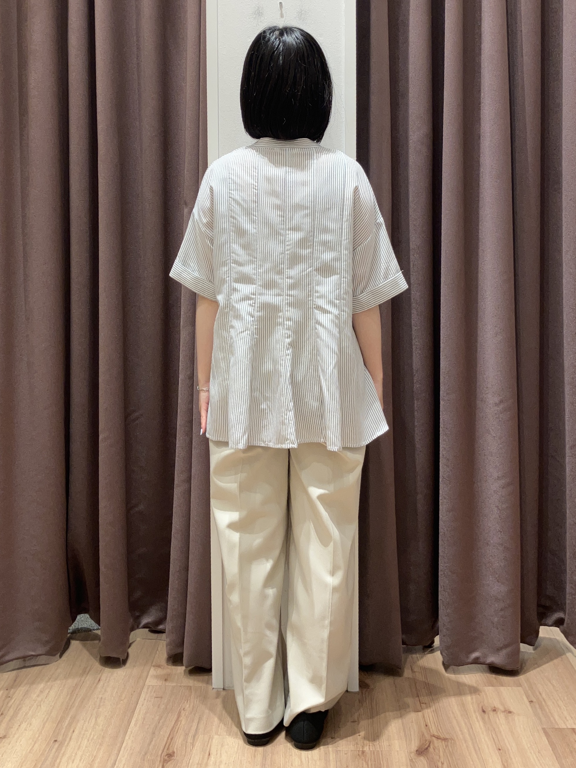 みちゃさんの「grove｜【洗濯機OK】さらっと軽やか、フレアシャツ」を使ったコーディネート
