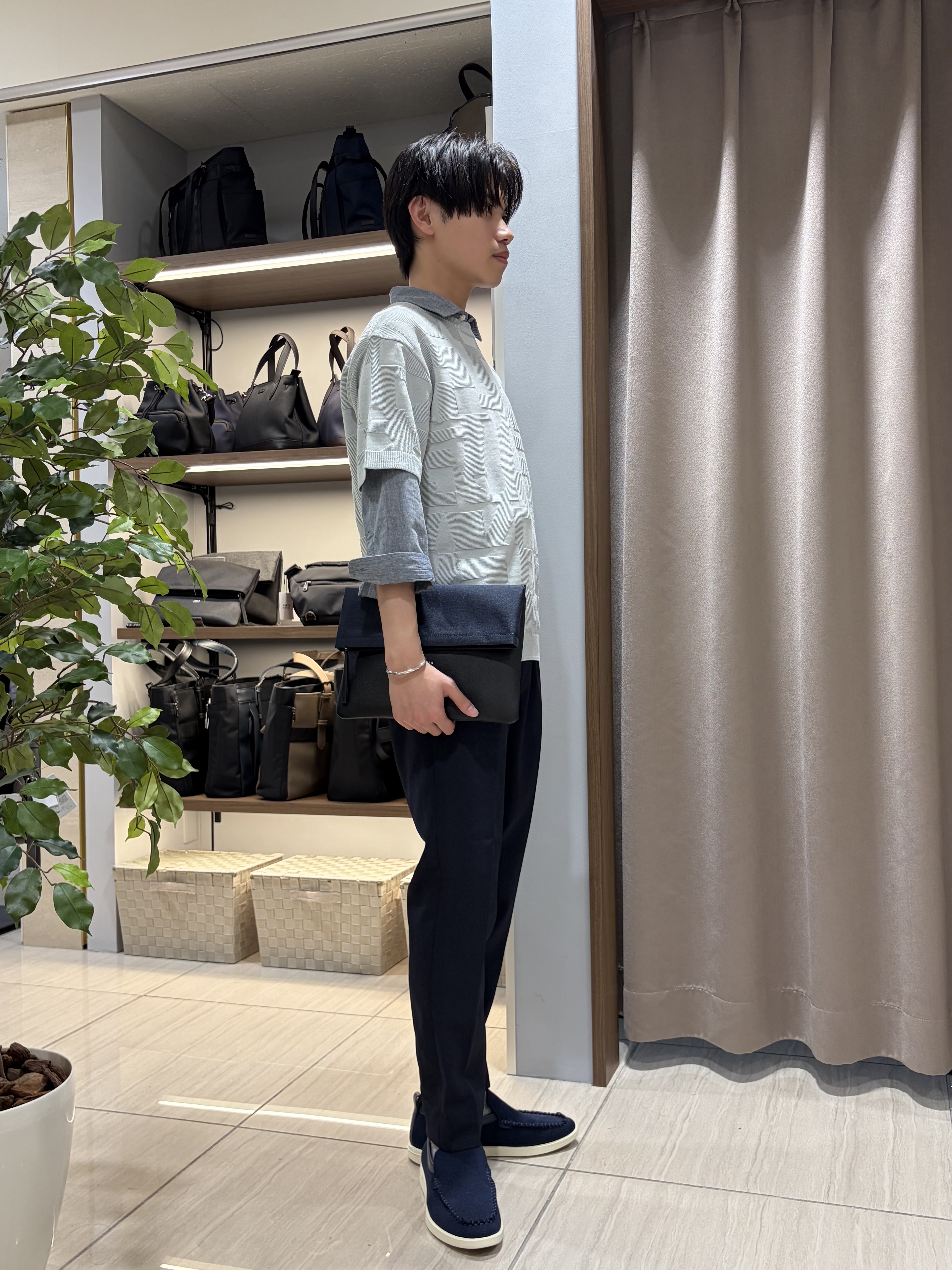 hiroさんの「TAKEO KIKUCHI｜【ON／OFF兼用】サイドゴアウエスト オールシーズン ストレートパンツ」を使ったコーディネート