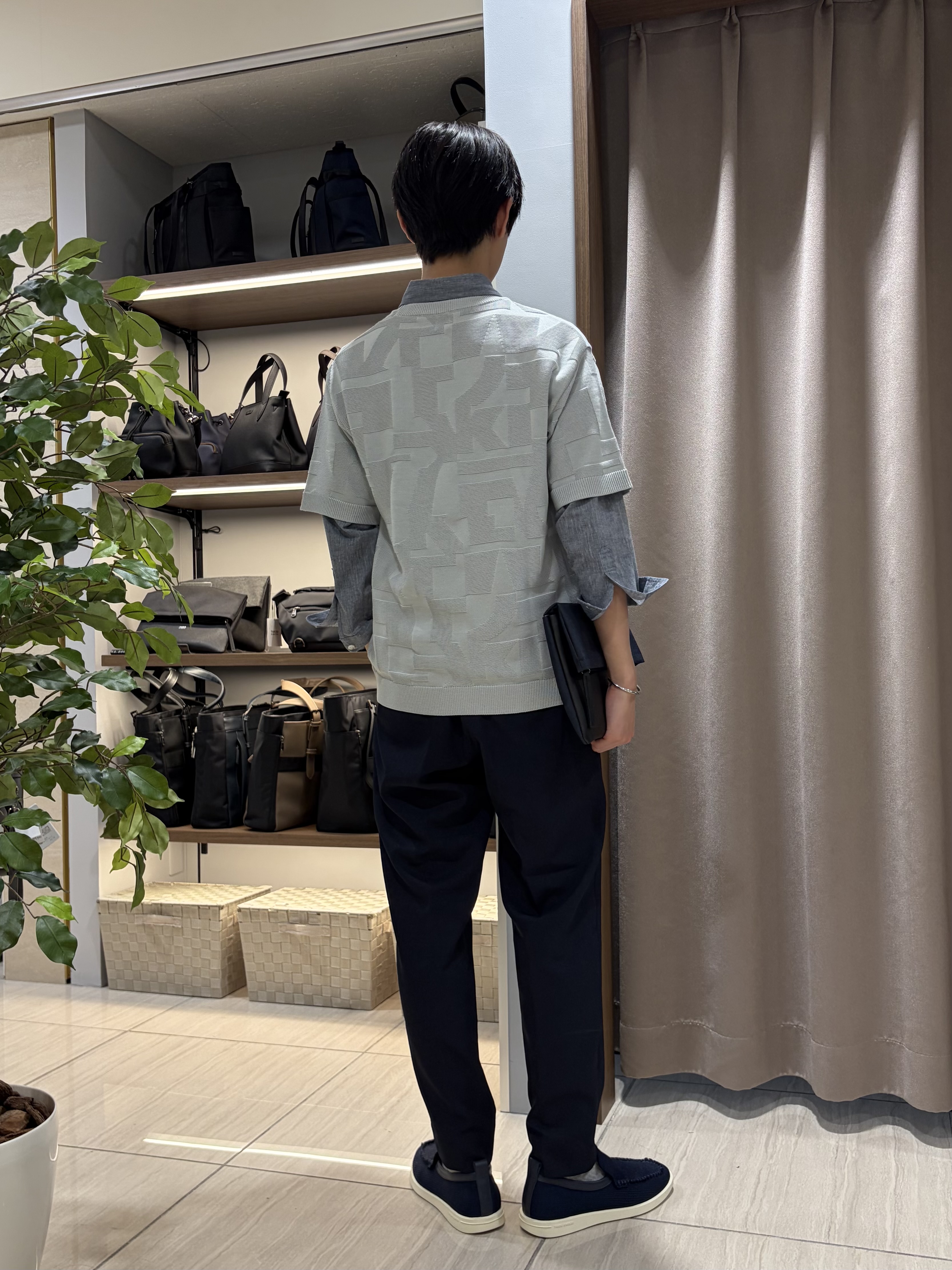 hiroさんの「TAKEO KIKUCHI｜【ON／OFF兼用】サイドゴアウエスト オールシーズン ストレートパンツ」を使ったコーディネート