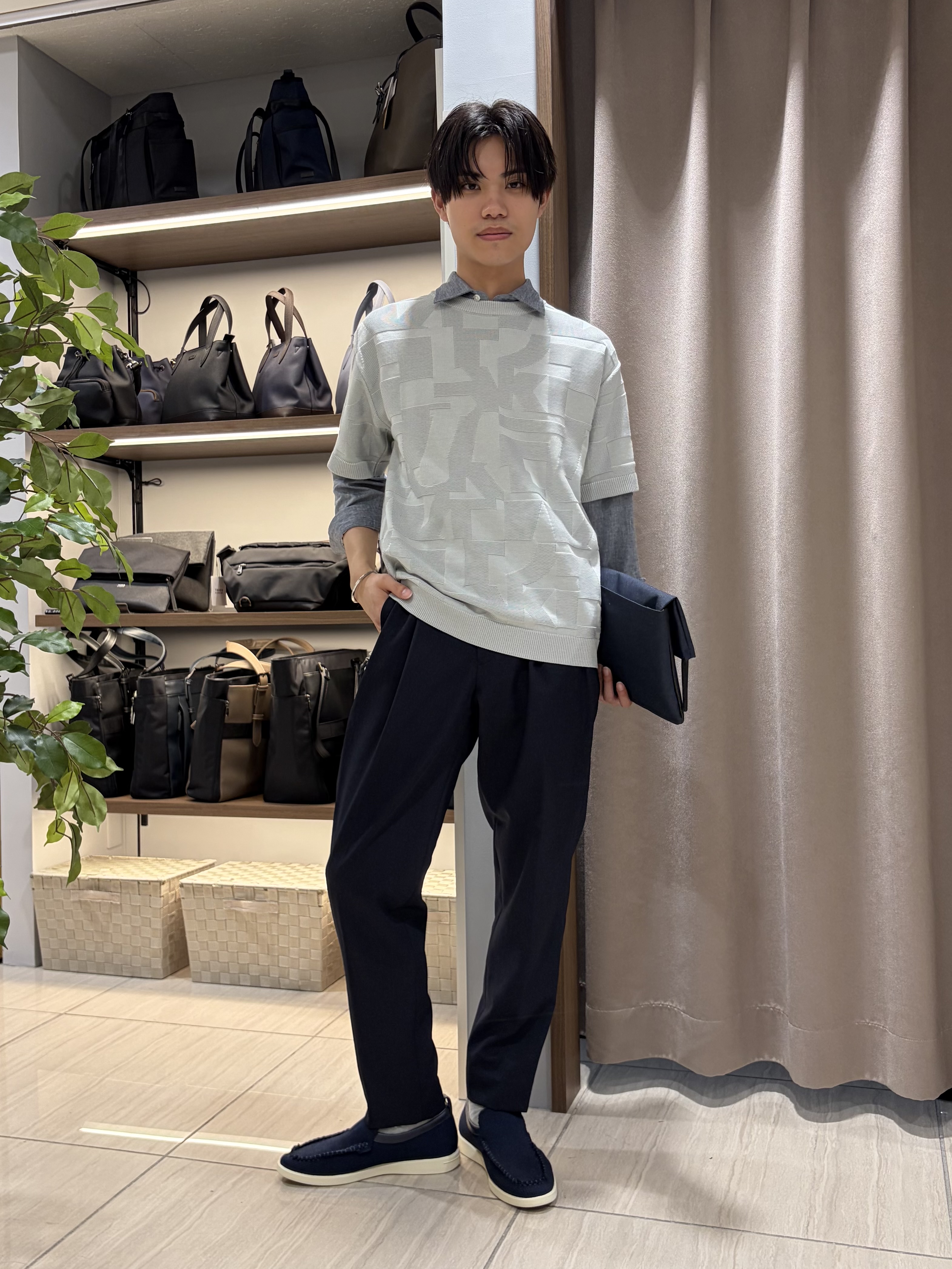 hiroさんの「TAKEO KIKUCHI｜【ON／OFF兼用】サイドゴアウエスト オールシーズン ストレートパンツ」を使ったコーディネート