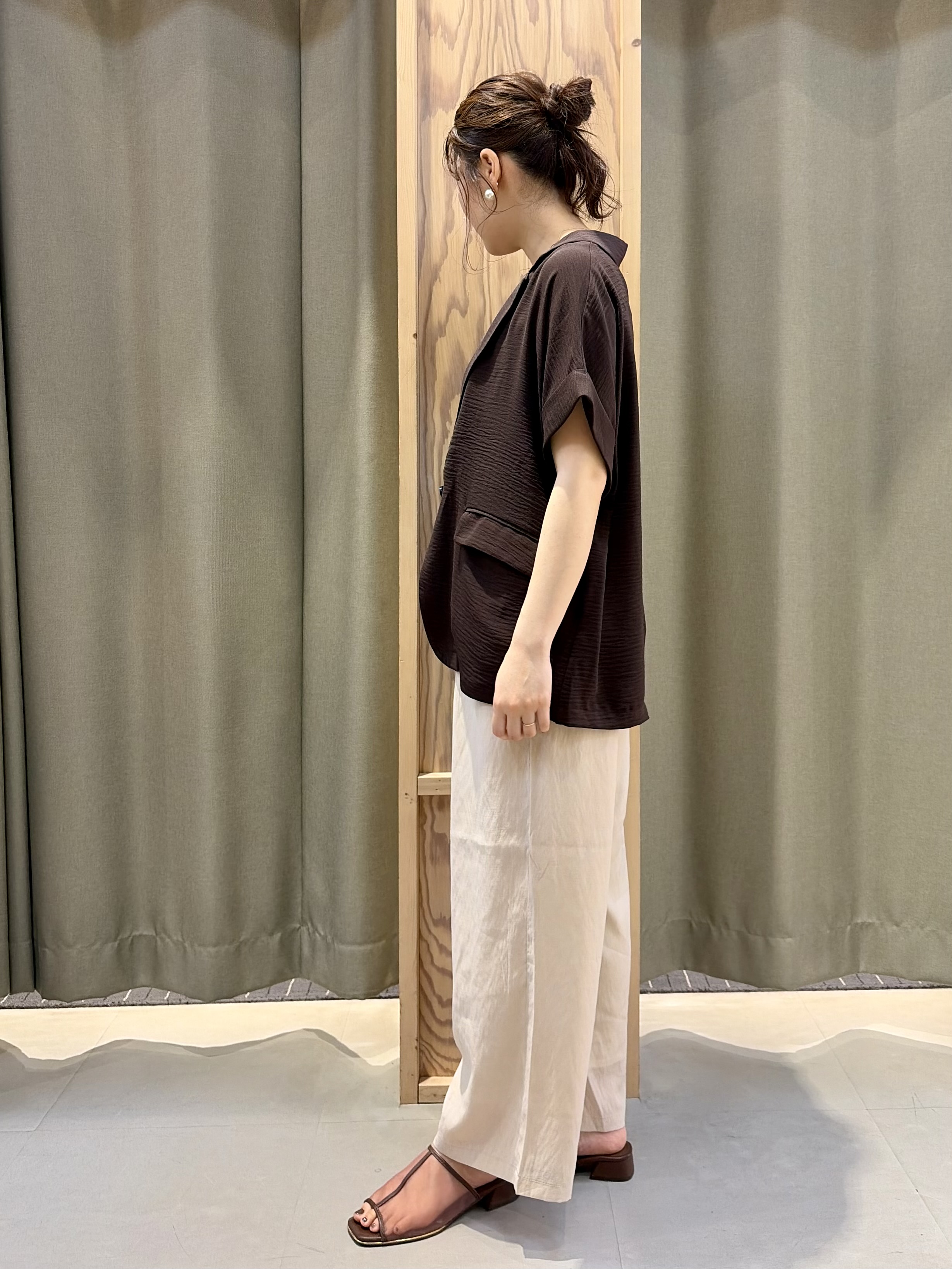 ころさんの「THE SHOP TK｜【吸水速乾/UV/防しわ】軽く羽織りたい半袖ジャケット」を使ったコーディネート