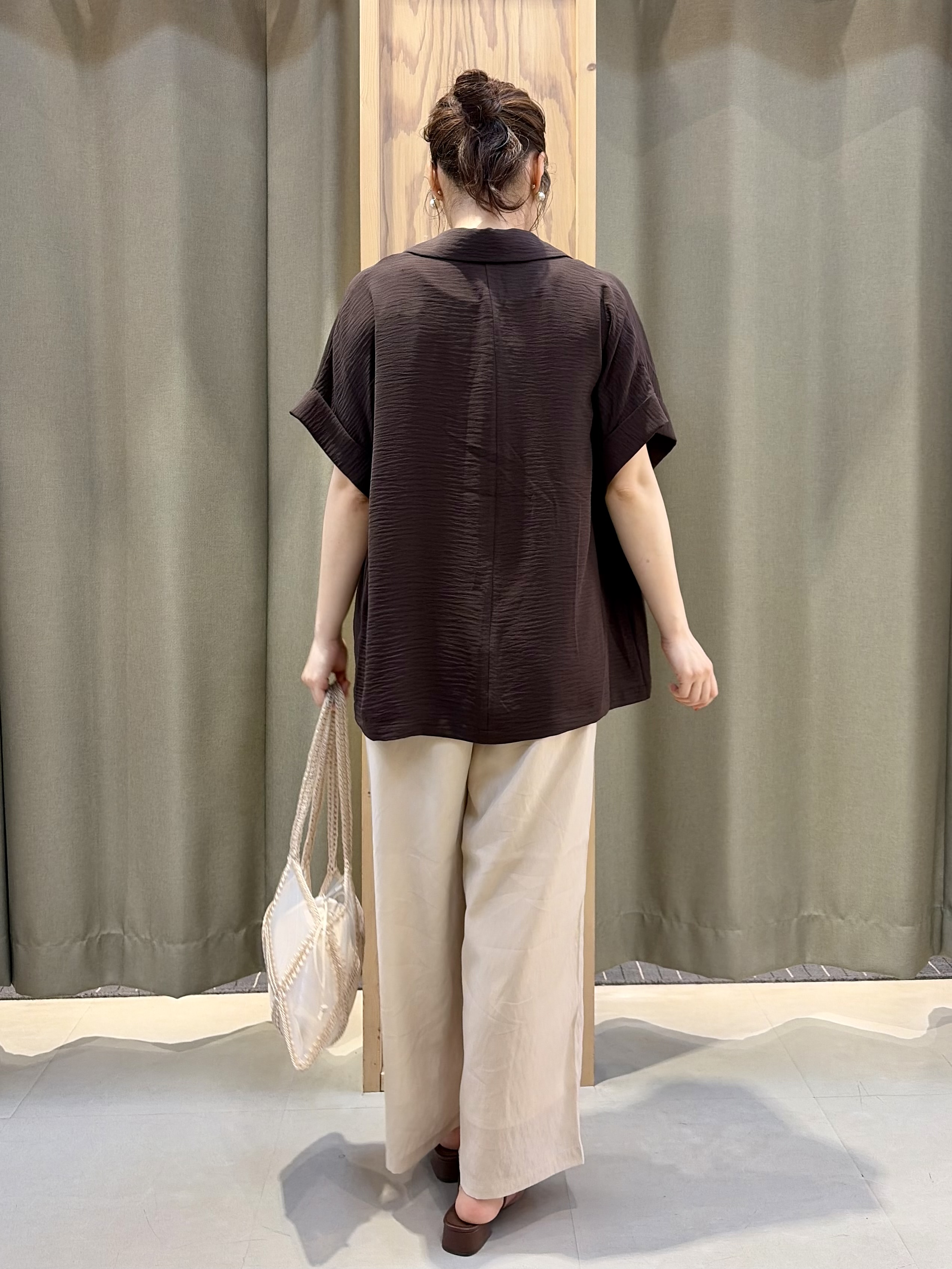 ころさんの「THE SHOP TK｜【吸水速乾/UV/防しわ】軽く羽織りたい半袖ジャケット」を使ったコーディネート