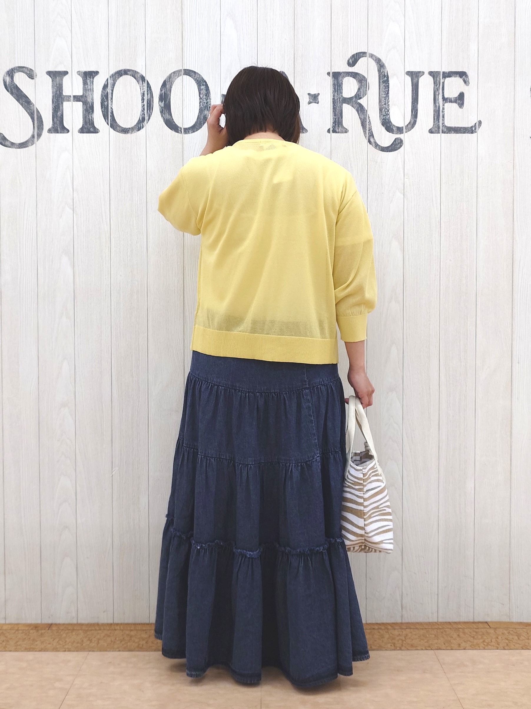 とろろさんの「SHOO･LA･RUE｜【洗濯機可/S-LL】程よいVネックですっきり魅せる ジップアップ 7分袖シアーカーディガン」を使ったコーディネート