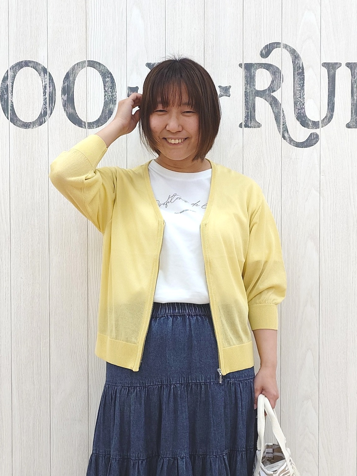 とろろさんの「SHOO･LA･RUE｜【洗濯機可/S-LL】程よいVネックですっきり魅せる ジップアップ 7分袖シアーカーディガン」を使ったコーディネート