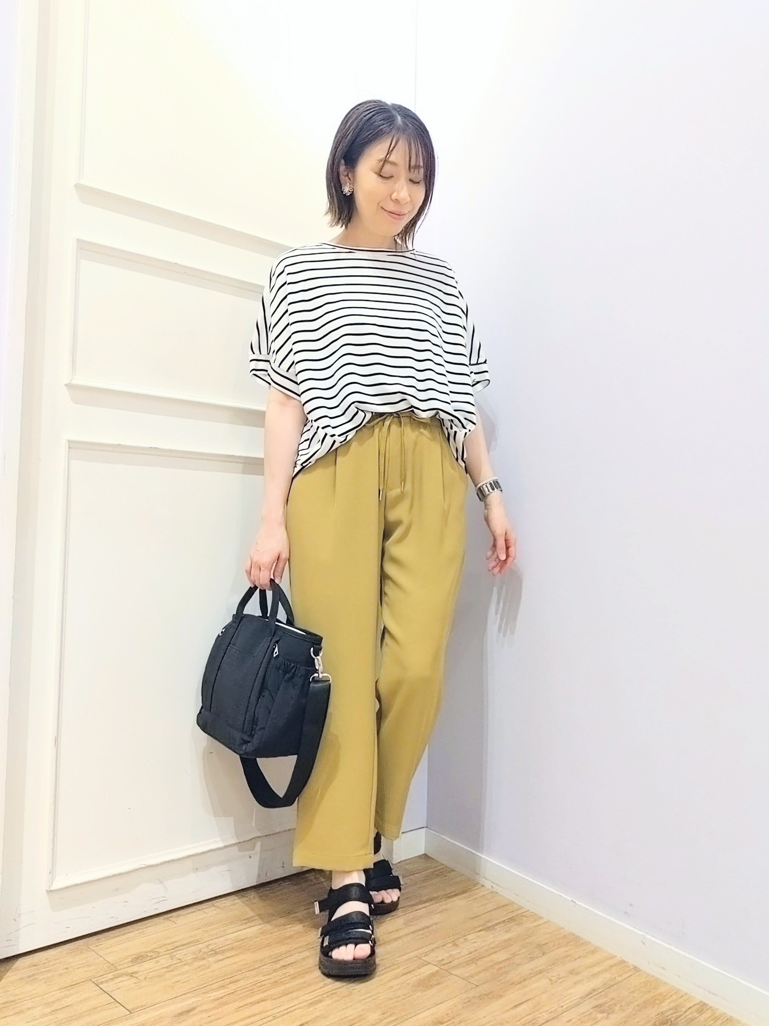 miomioさんの「SHOO･LA･RUE｜【洗濯機可/体型カバー】程よい透け感の ゆるシア―シャツパーカ」を使ったコーディネート