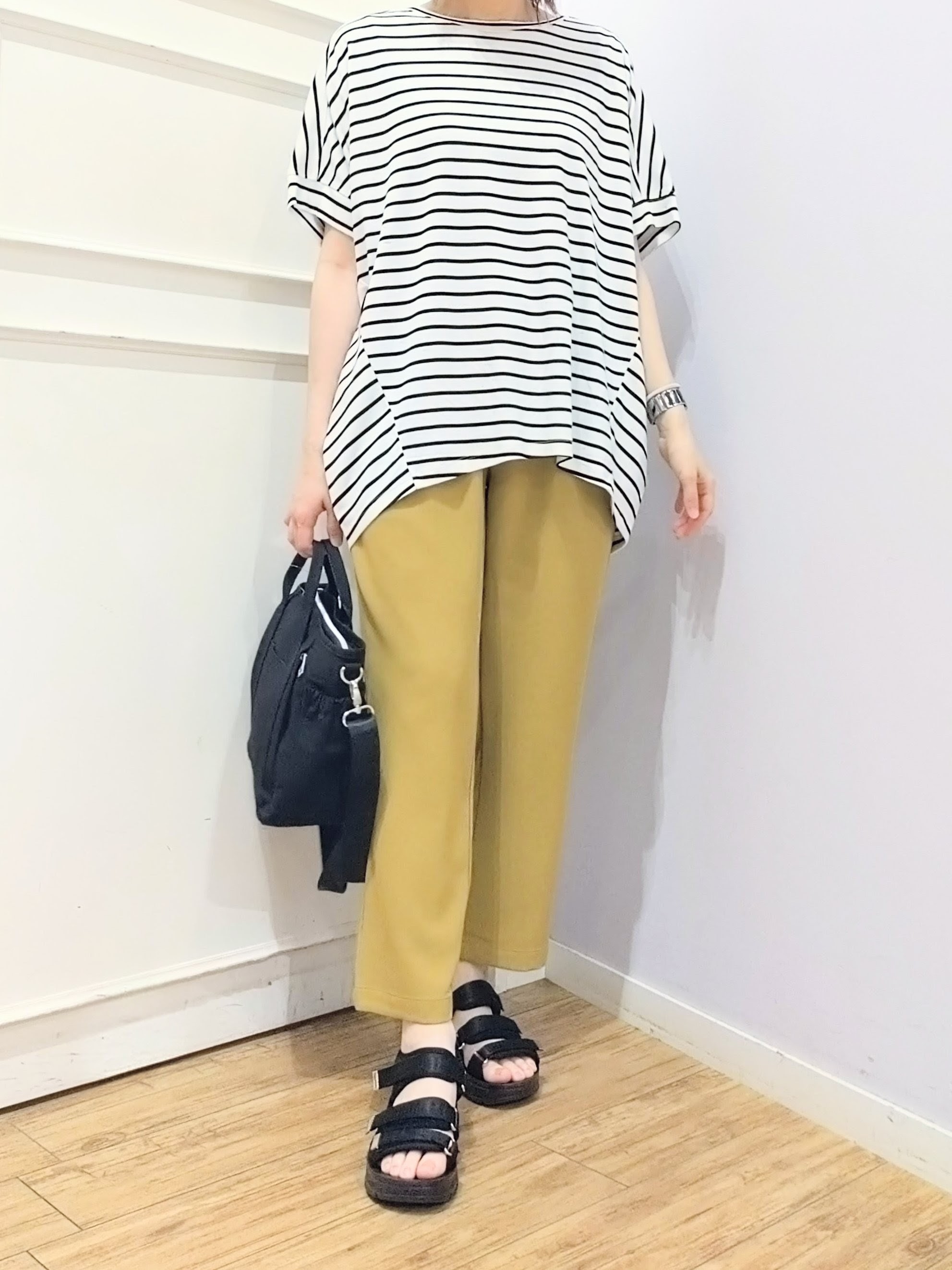 miomioさんの「SHOO･LA･RUE｜【洗濯機可/体型カバー】程よい透け感の ゆるシア―シャツパーカ」を使ったコーディネート