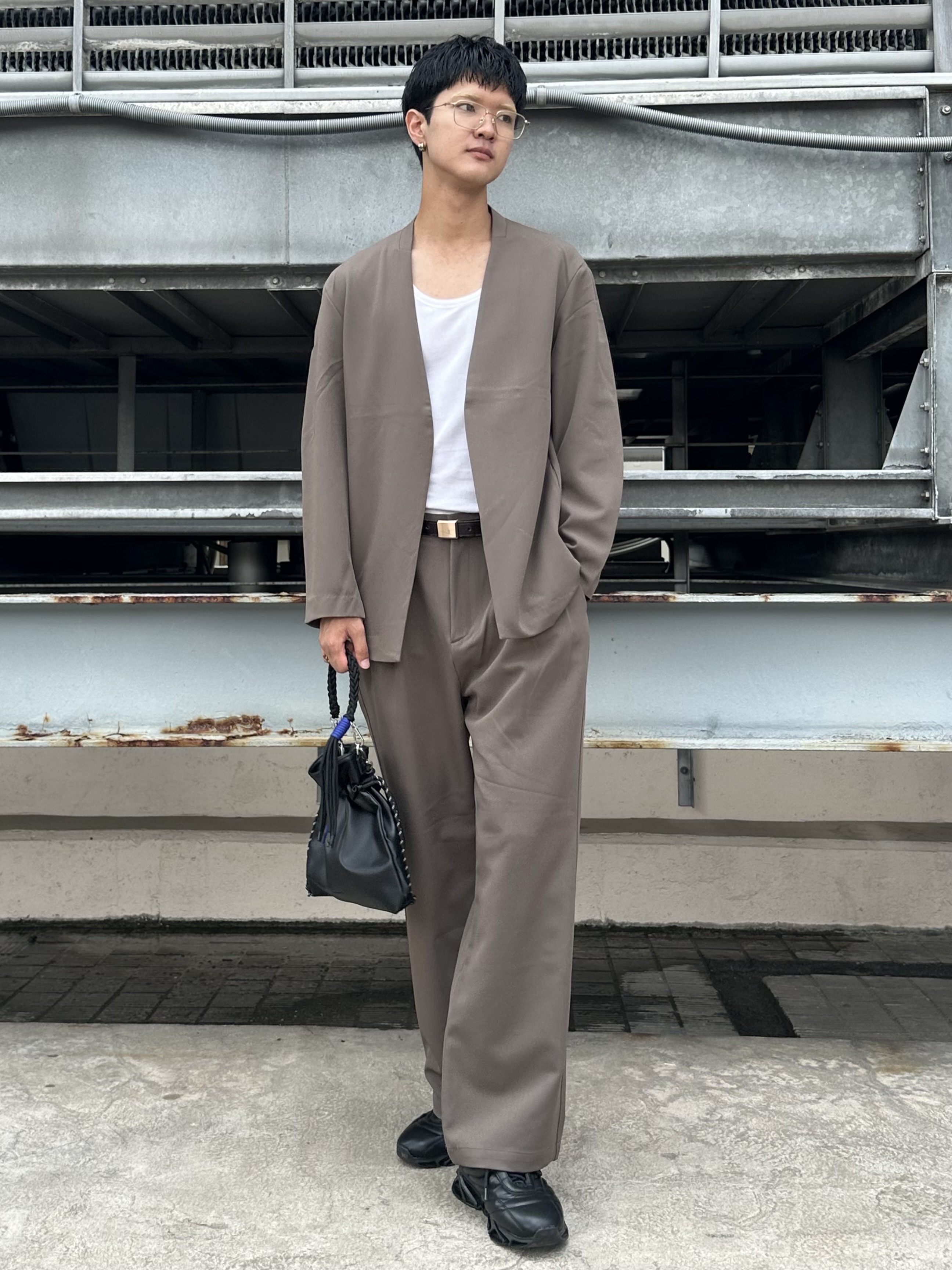 KOHEIさんの「tk.TAKEO KIKUCHI｜【防シワ／ストレッチ/セット対応可】smart shiftシリーズ バレルシルエットパンツ」を使ったコーディネート