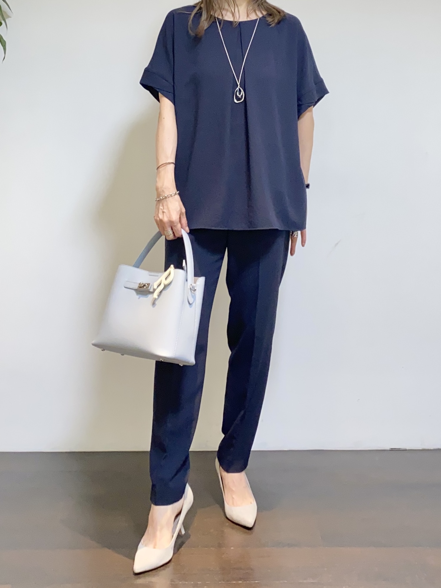tomoさんの「UNTITLED｜【セットアップ可/UVカット/前後2WAY】リラクシーフレンチスリーブブラウス」を使ったコーディネート