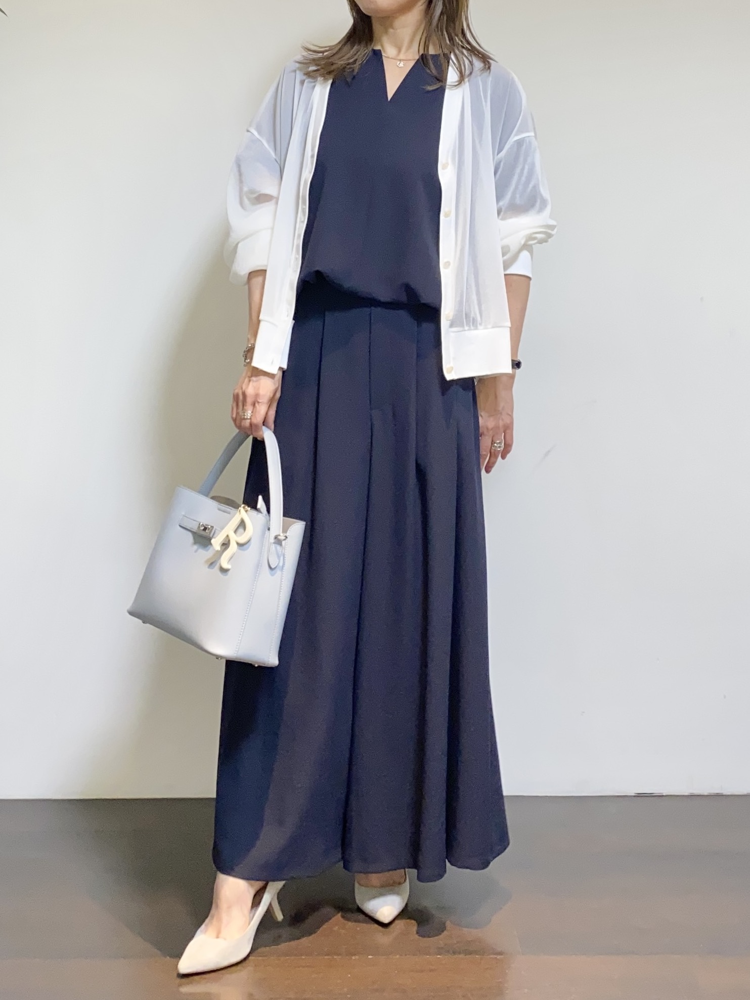tomoさんの「UNTITLED｜【7色展開/ゆったり/ショート丈】シアートリコットカーディガン」を使ったコーディネート