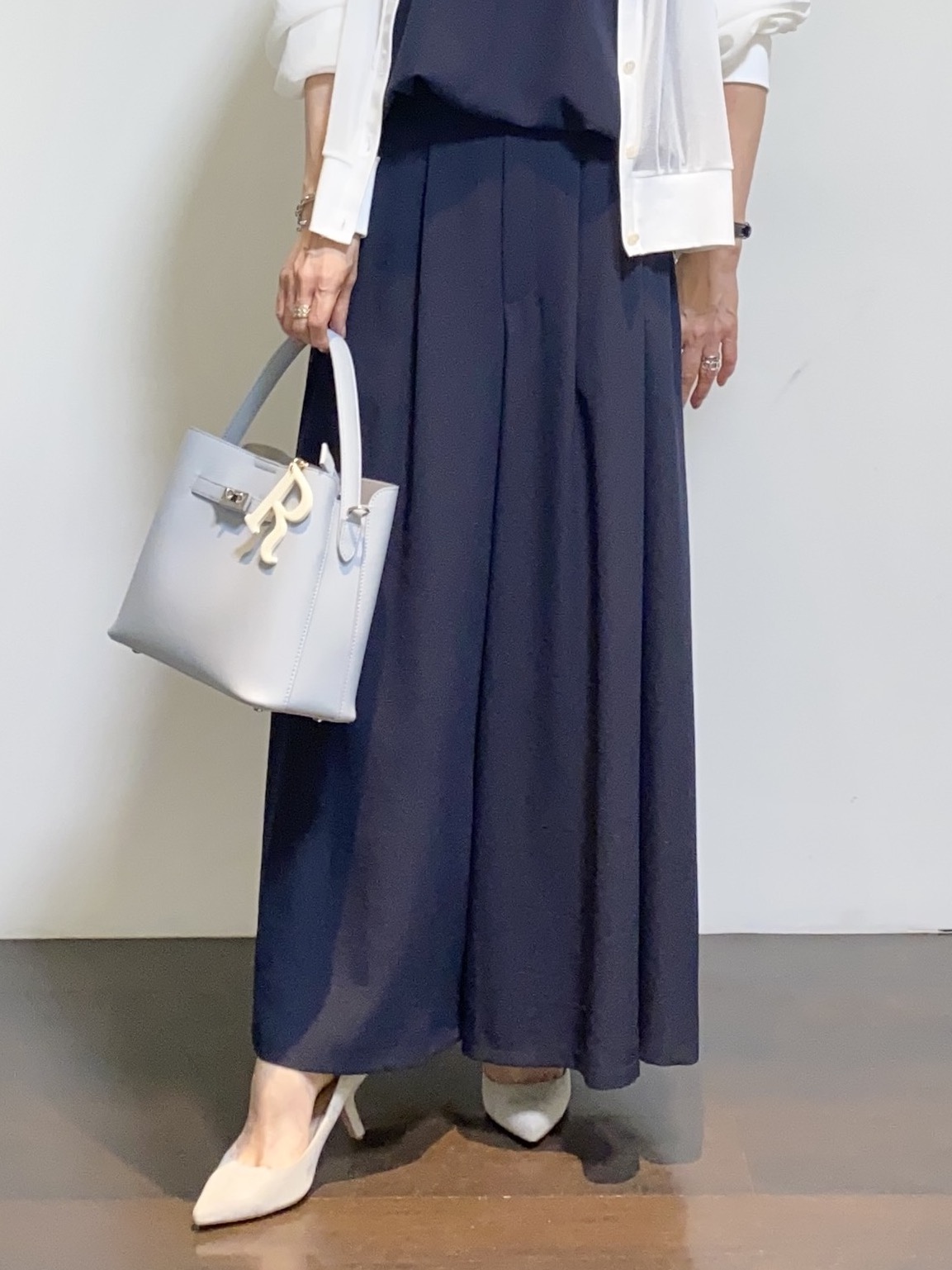 tomoさんの「UNTITLED｜【7色展開/ゆったり/ショート丈】シアートリコットカーディガン」を使ったコーディネート