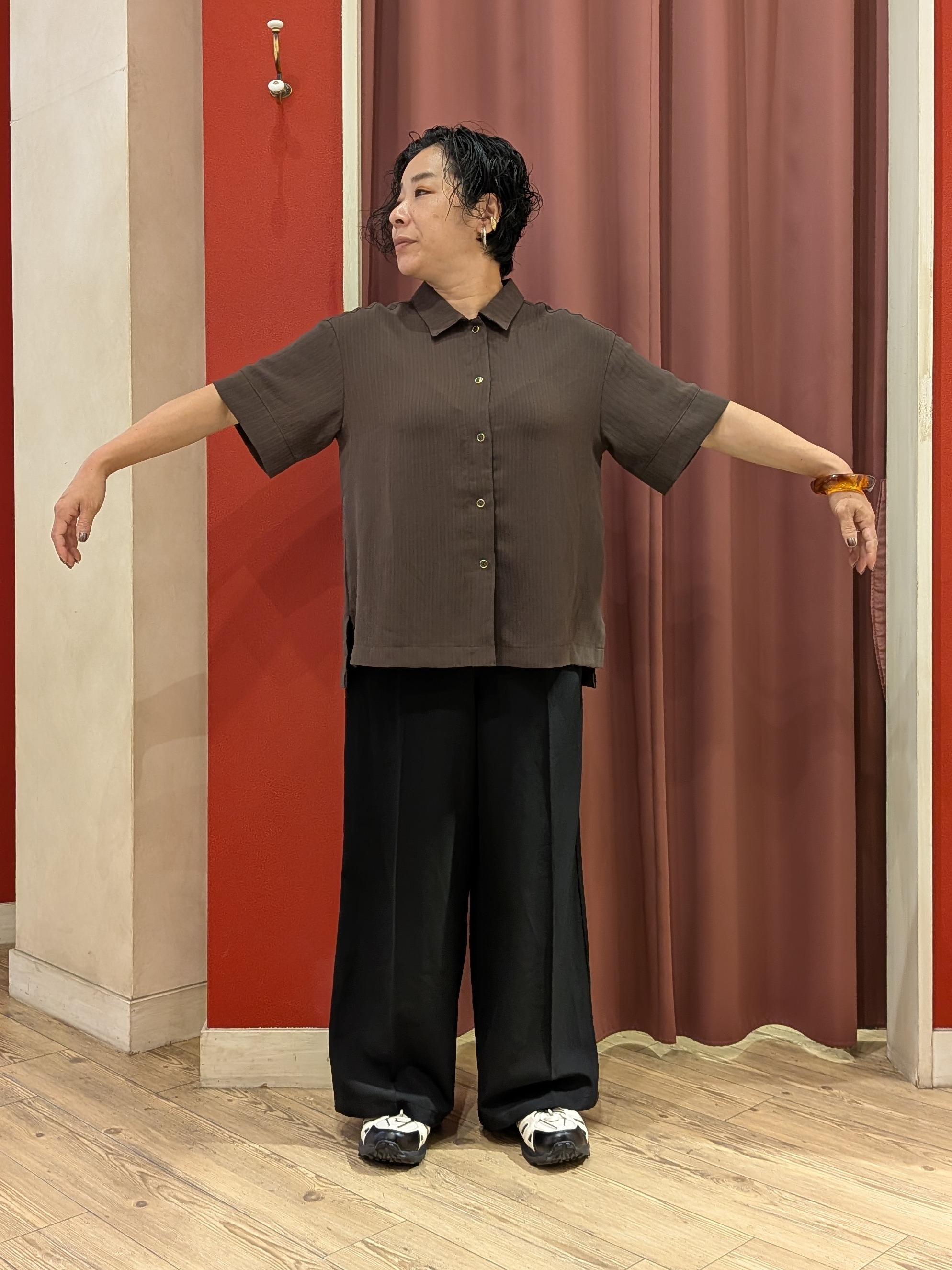 cameさんの「SHOO･LA･RUE｜【通気性〇/UV/S-LL】洗濯後しわになりにくい とろみストライプシャツ」を使ったコーディネート