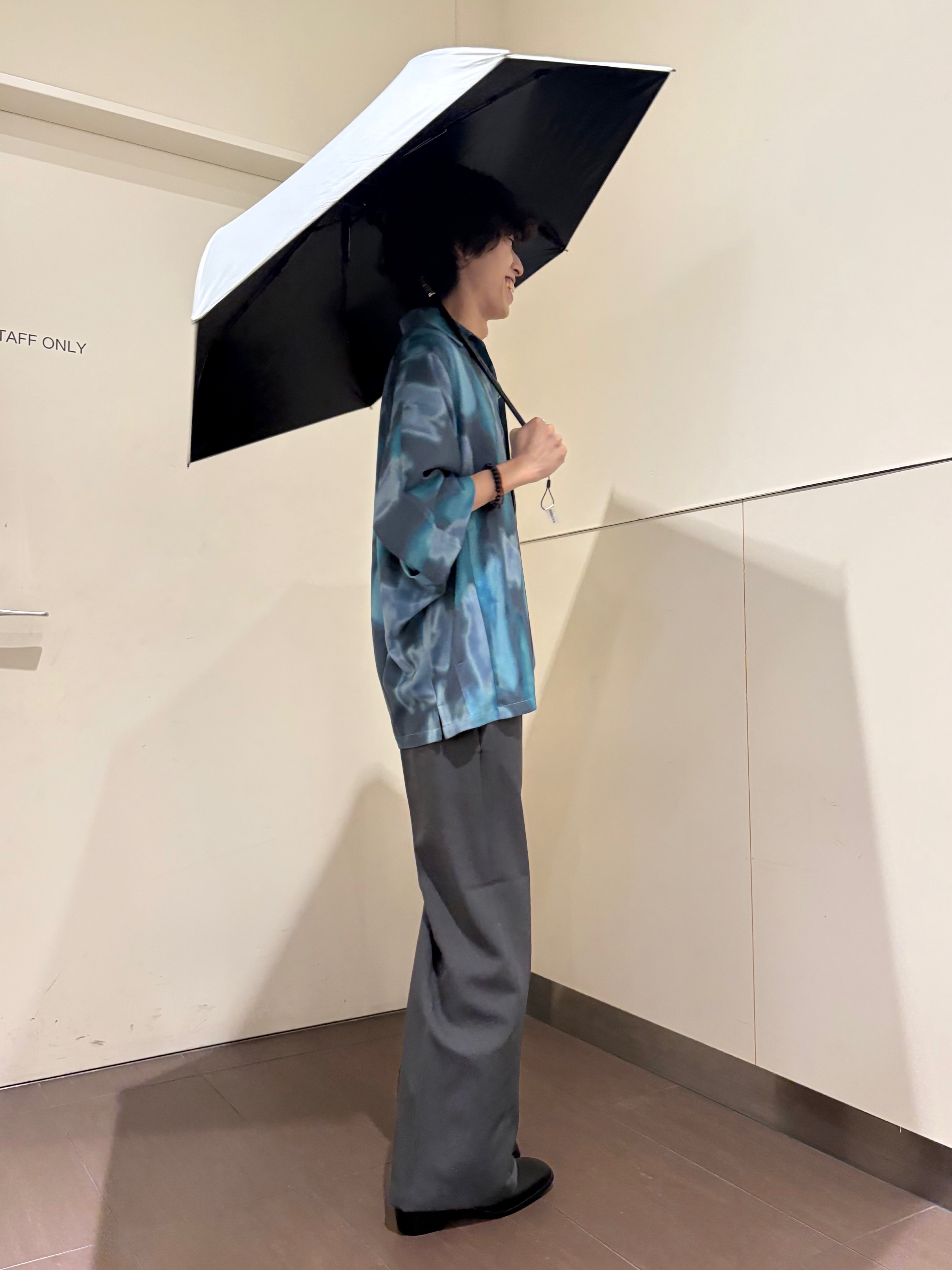 ナノシーさんの「tk.TAKEO KIKUCHI｜【今、売れています。】アブストラクトドルマンとろみシャツ/さらっとタッチ/ドレープ/美シルエット/総」を使ったコーディネート