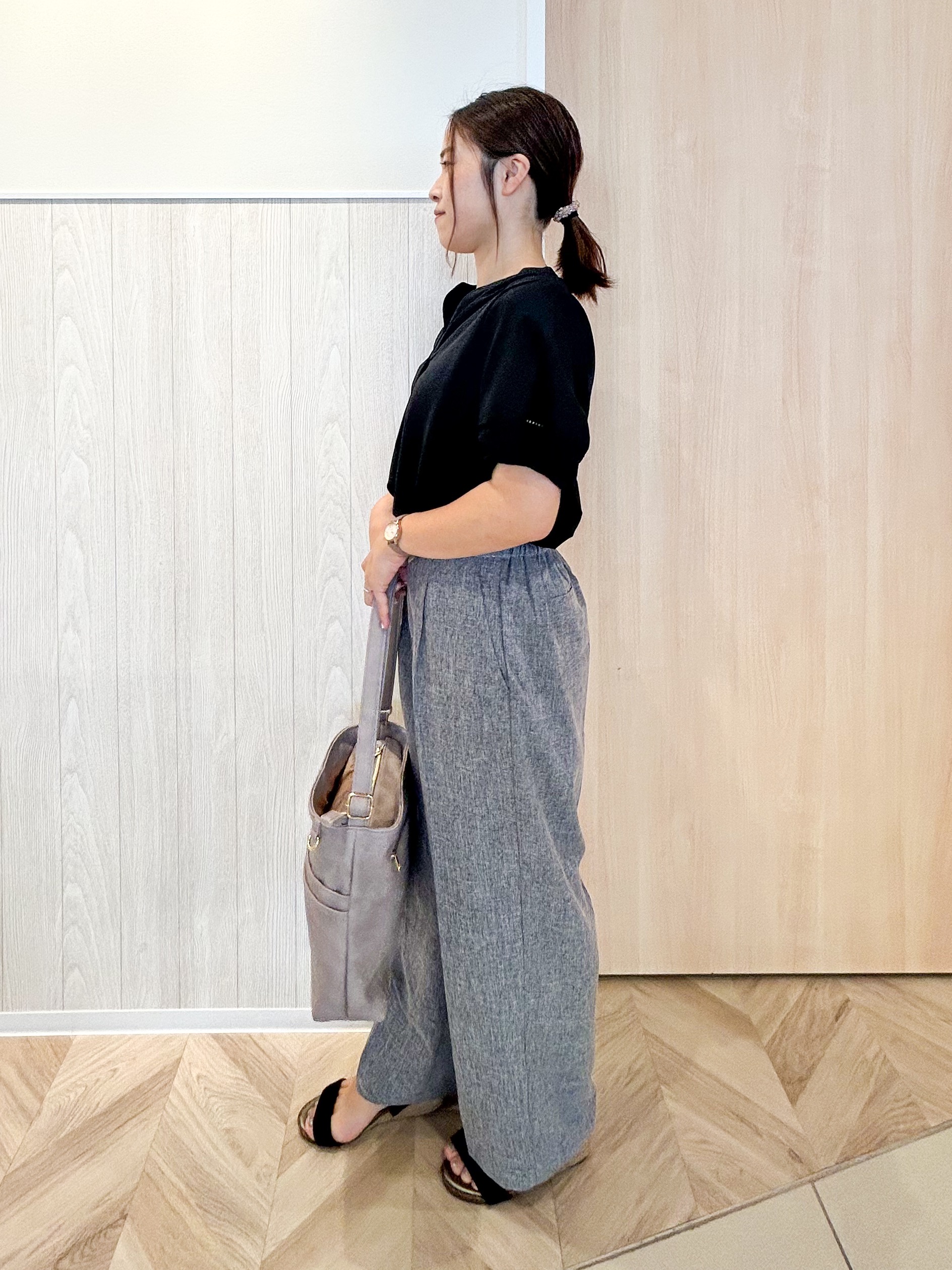 tomoさんの「SHOO･LA･RUE｜【洗濯後しわになりにくい/インせずきまる】シンプルだけど女性らしい 麻調スキッパーブラウス」を使ったコーディネート