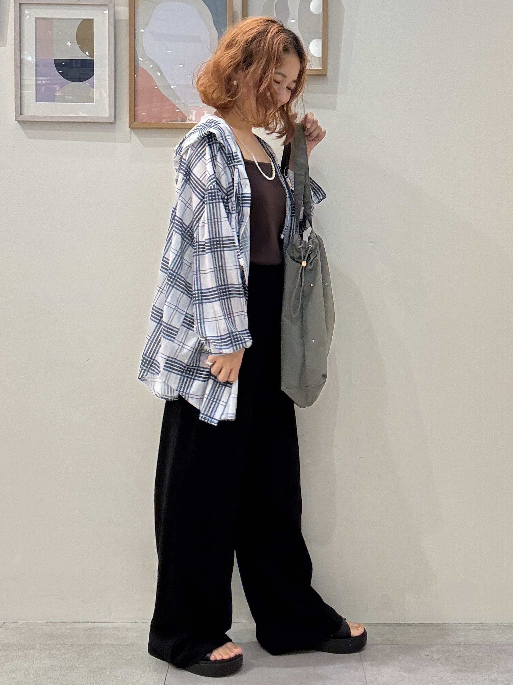 たけぴさんの「SHOO･LA･RUE｜【洗濯機可/体型カバー】程よい透け感の ゆるシア―シャツパーカ」を使ったコーディネート
