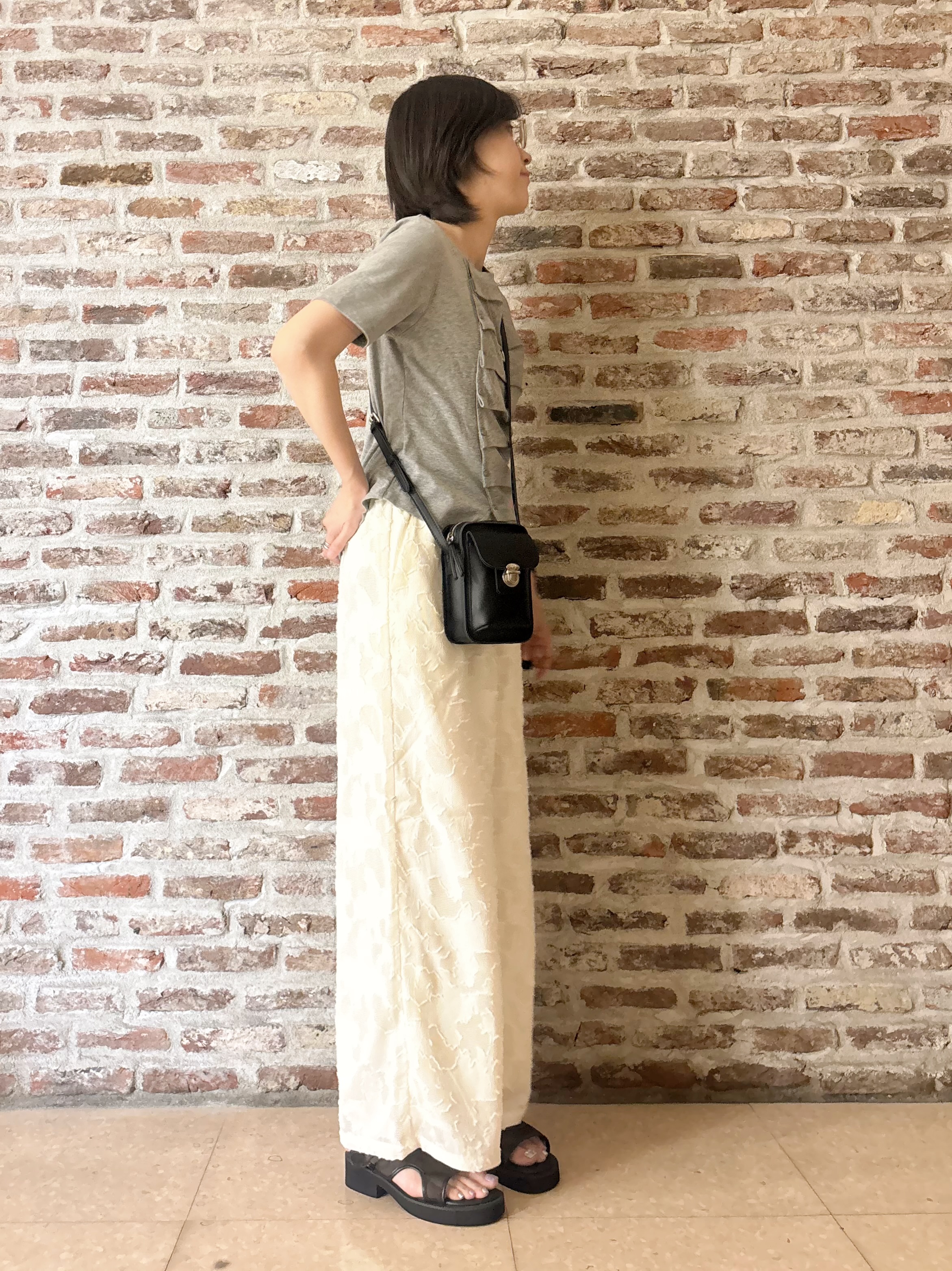 しばさんの「THE SHOP TK｜フロントタックカットソー」を使ったコーディネート