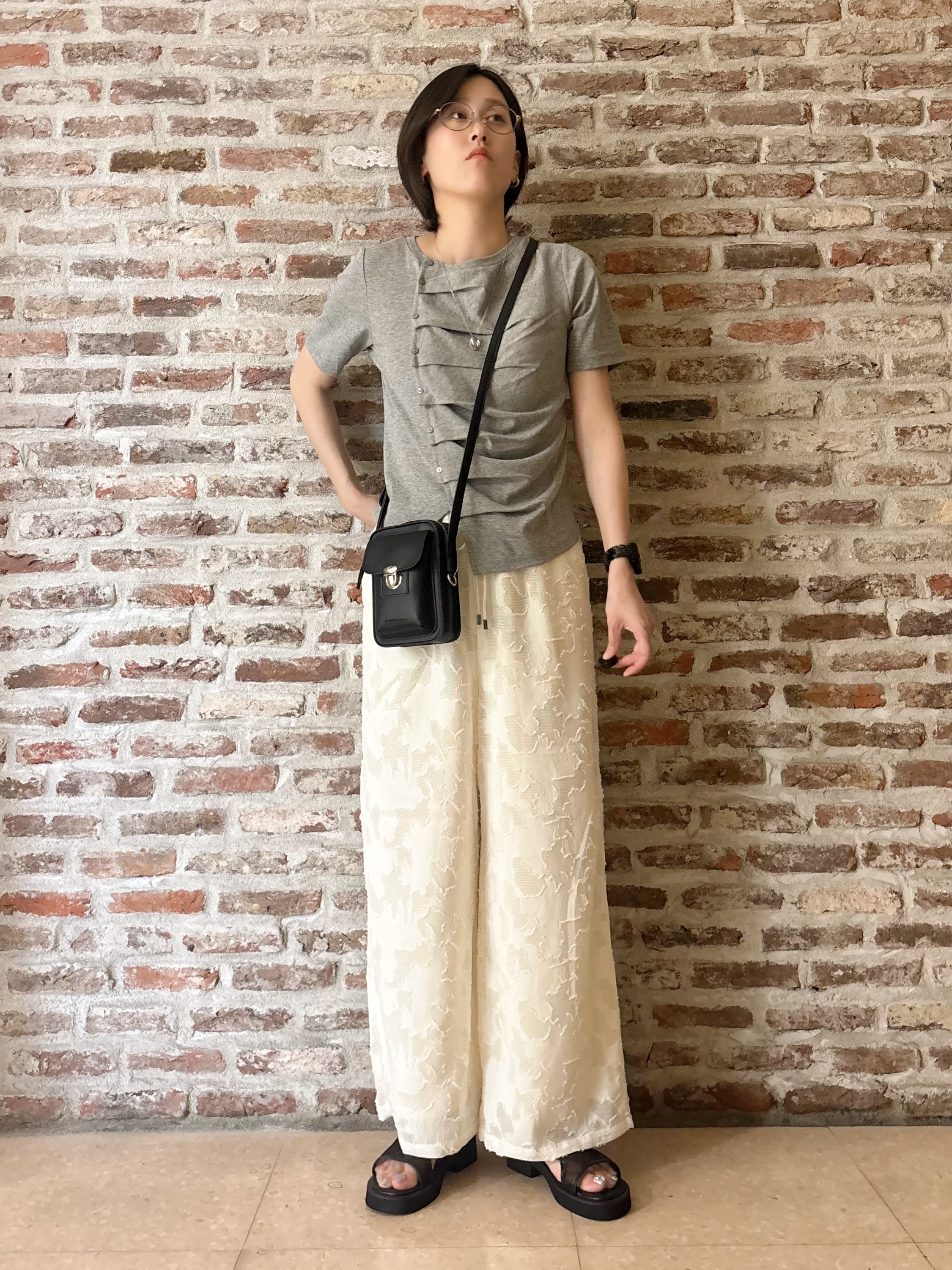 しばさんの「THE SHOP TK｜フロントタックカットソー」を使ったコーディネート