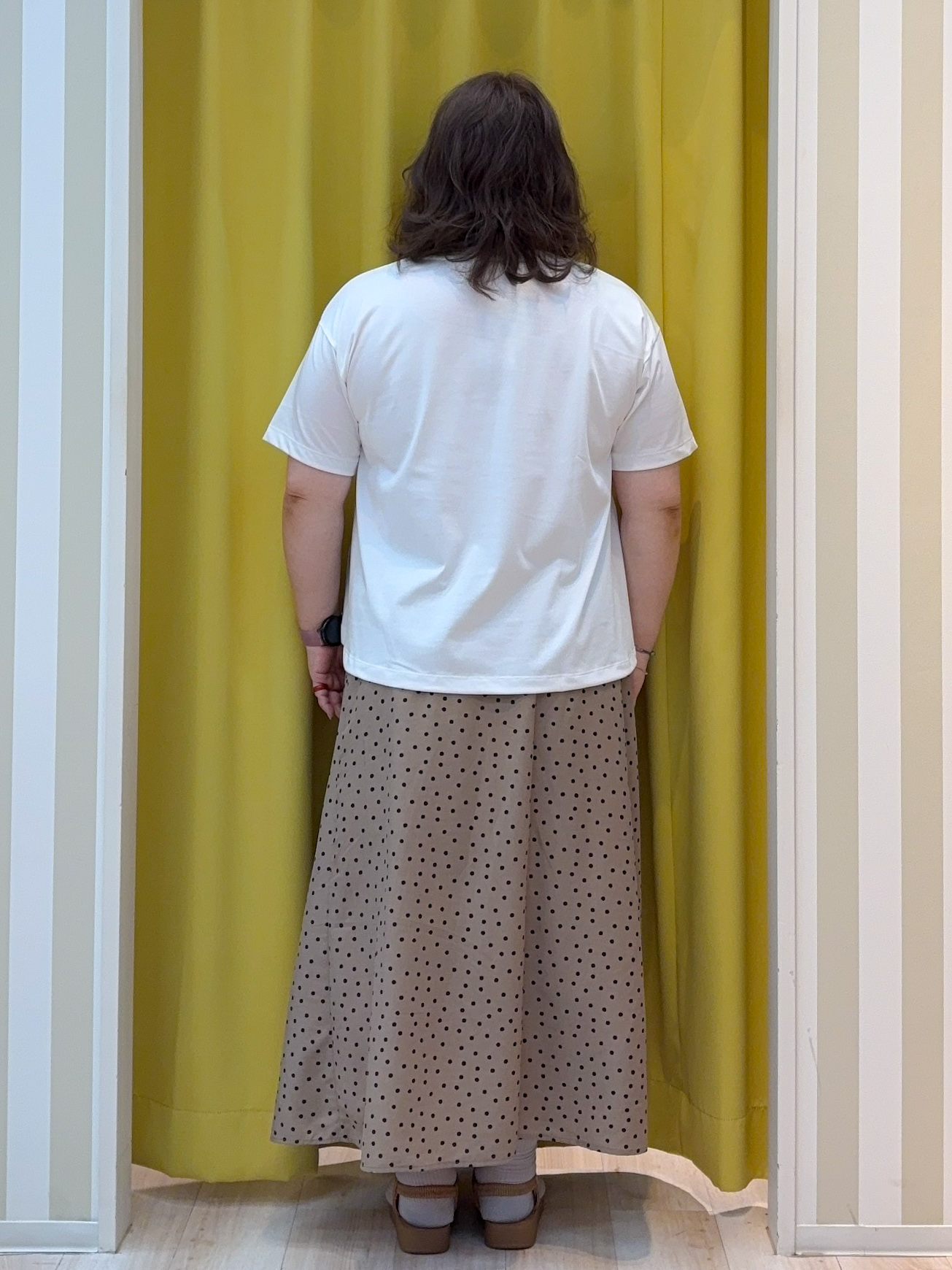 kotoさんさんの「SHOO･LA･RUE｜【洗濯機可/体型カバー】プリントデザインが目を惹く 裾シャーリングTシャツ」を使ったコーディネート