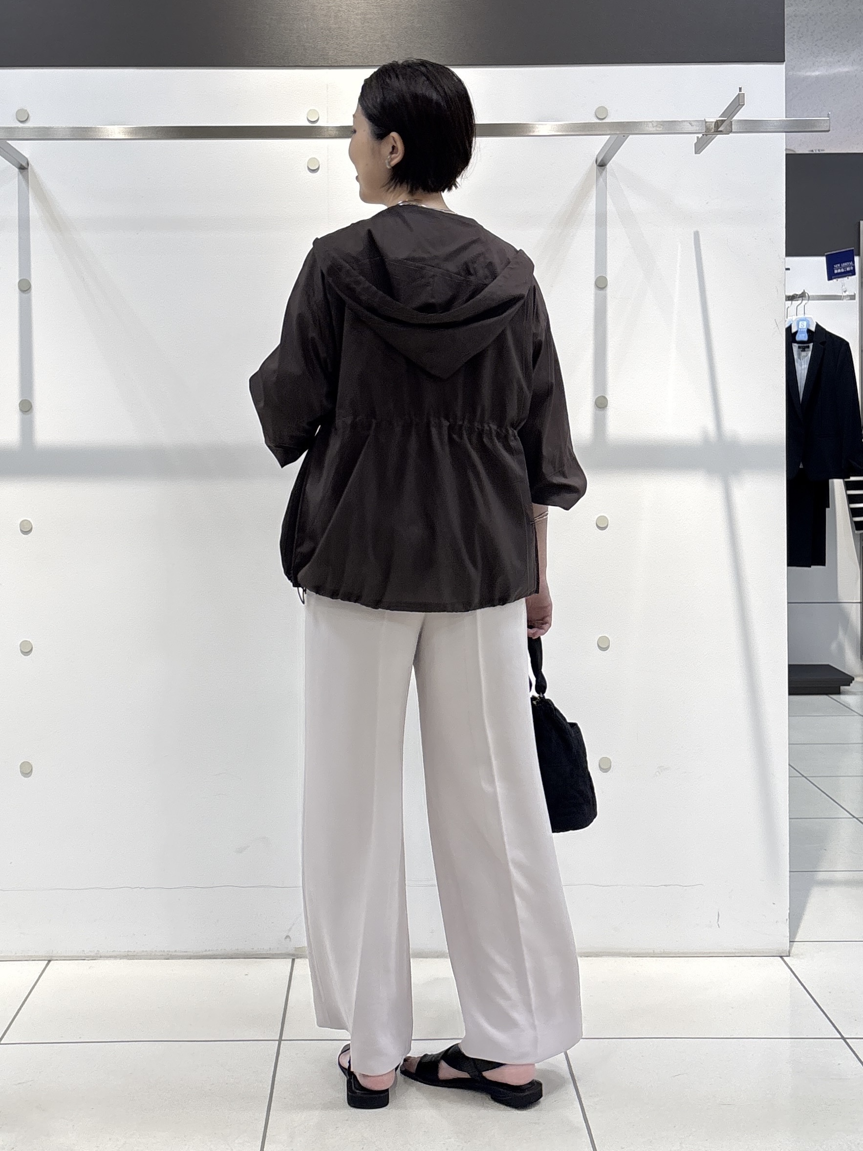 yuriさんの「INDIVI｜【UVケア／接触冷感】ジョーゼットドルマンブラウス」を使ったコーディネート