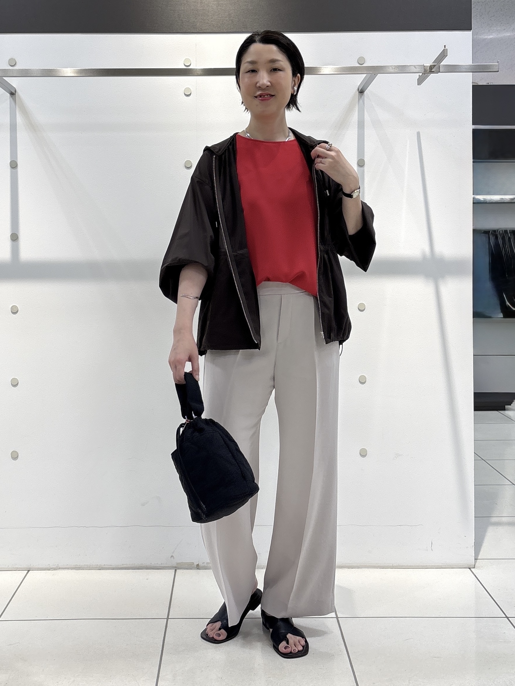 yuriさんの「INDIVI｜【UVケア／接触冷感】ジョーゼットドルマンブラウス」を使ったコーディネート