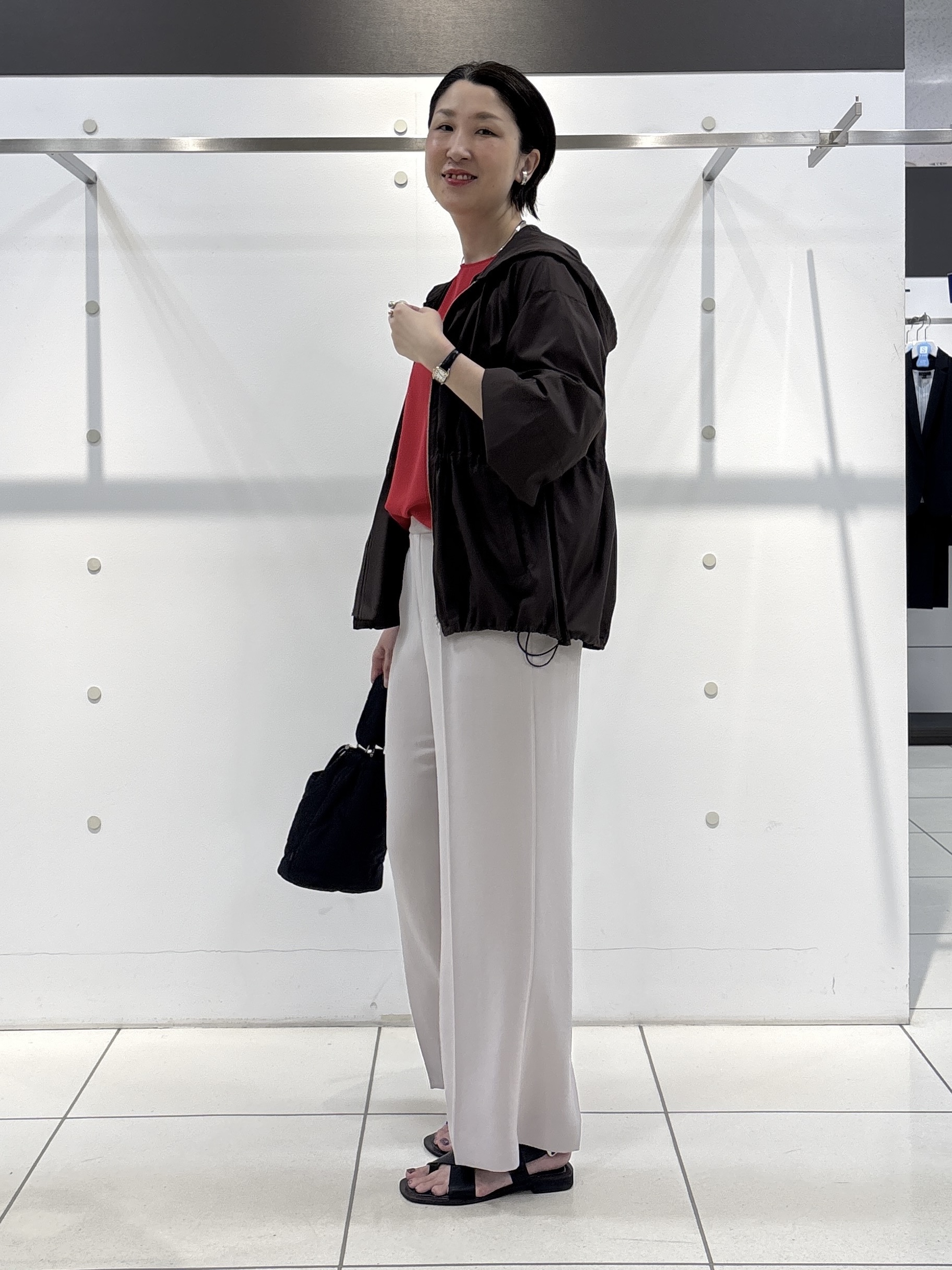 yuriさんの「INDIVI｜【UVケア／接触冷感】ジョーゼットドルマンブラウス」を使ったコーディネート