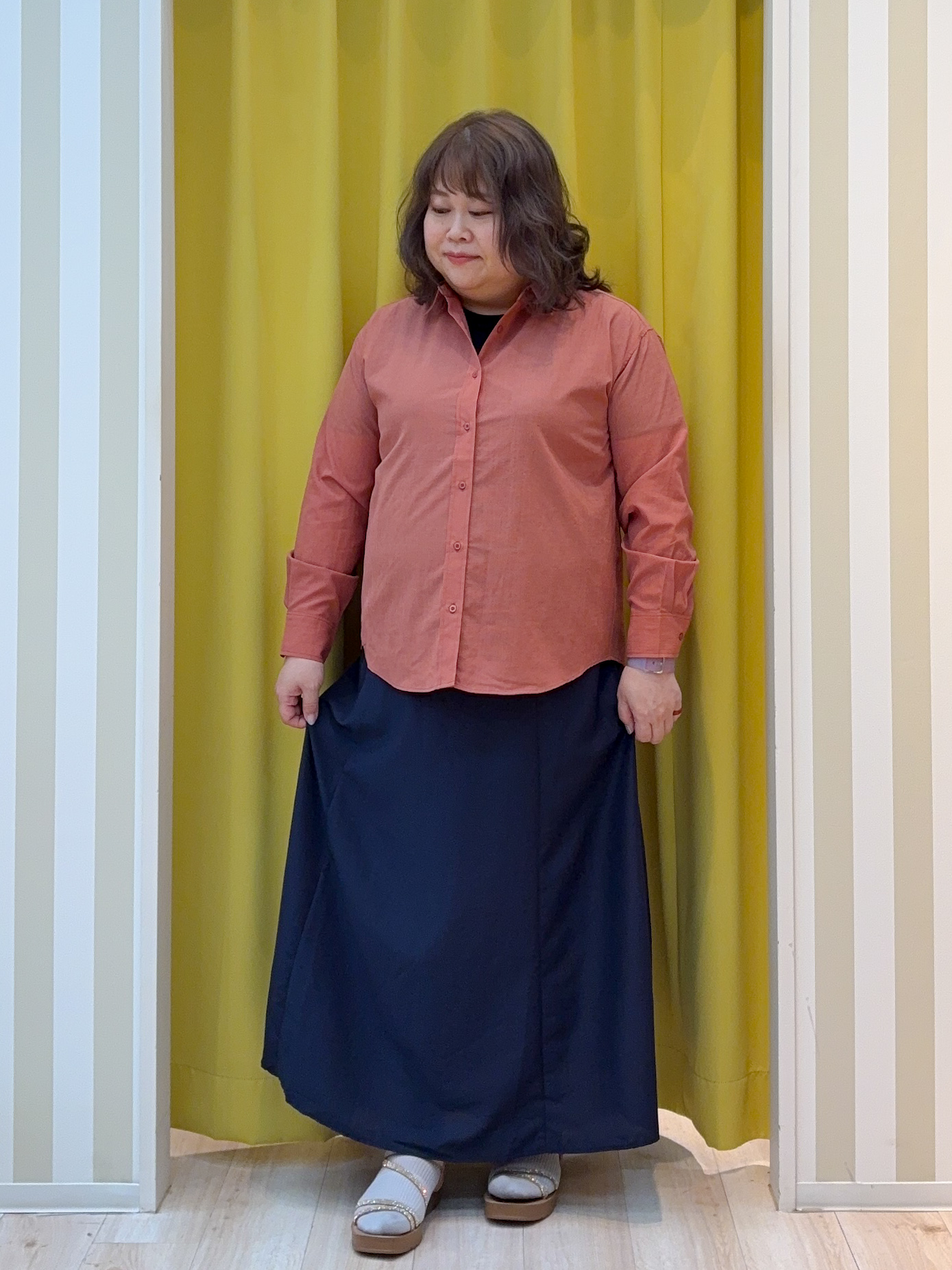 kotoさんさんの「SHOO･LA･RUE｜【通気性〇/S-LL/洗濯機可】羽織にも使いやすい きちんとベーシックシャツ」を使ったコーディネート