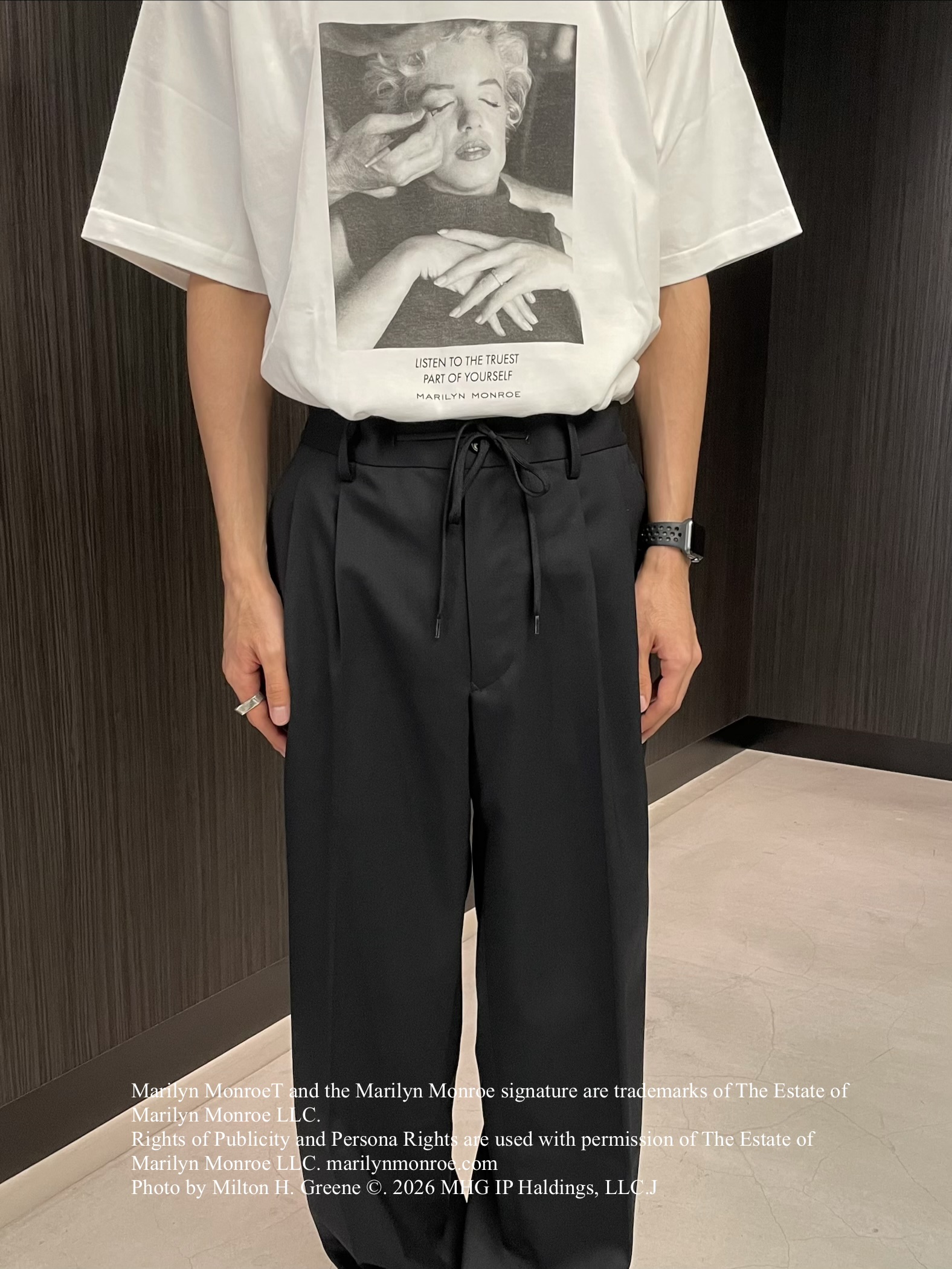 Okdさんの「TAKEO KIKUCHI｜【別注】マリリン・モンロー/フォトTシャツ」を使ったコーディネート