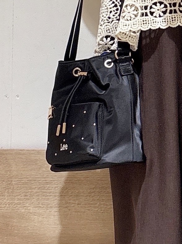 るねさんの「SHOO･LA･RUE｜【2点セット/体型カバー】瞬間レイヤードコーデが完成 クロシェ編みベスト+ロゴT」を使ったコーディネート