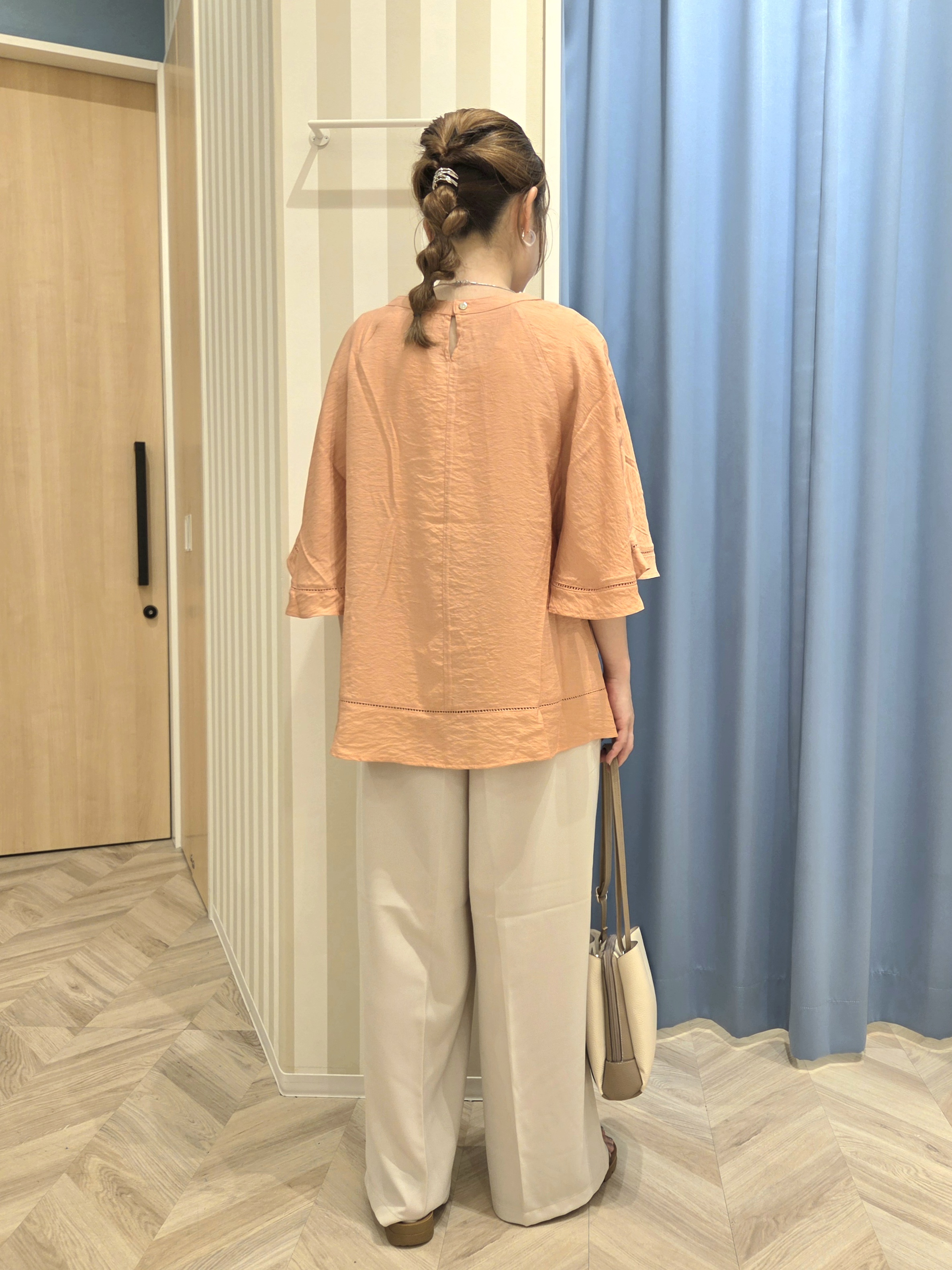 Ikumiさんの「SHOO･LA･RUE｜【S-LL/洗濯機可/体型カバー】はしごレースがポイント スラブポンチョ風ブラウス」を使ったコーディネート