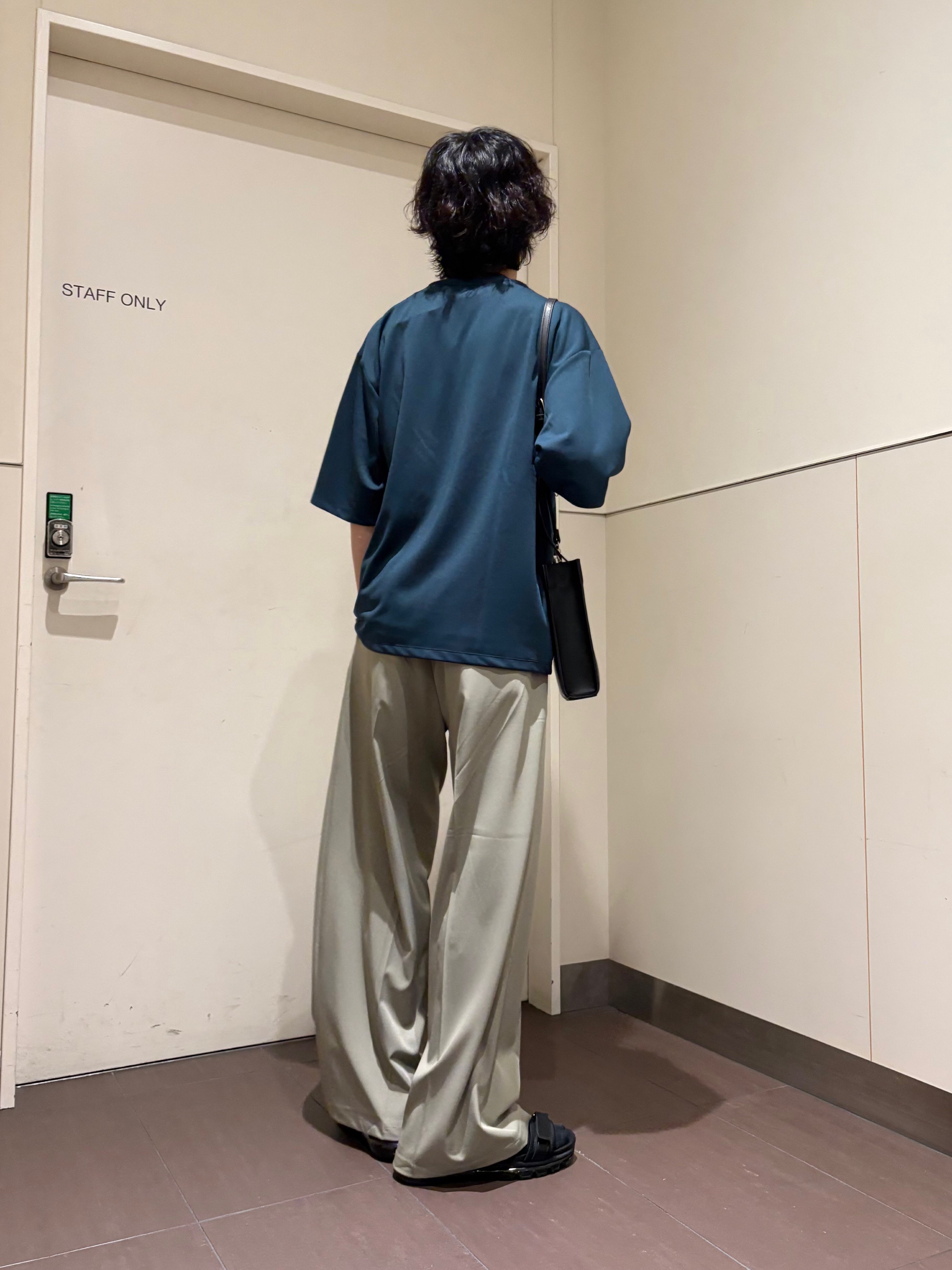 ナノシーさんの「tk.TAKEO KIKUCHI｜【接触冷感】配色ダンボールカットソー」を使ったコーディネート