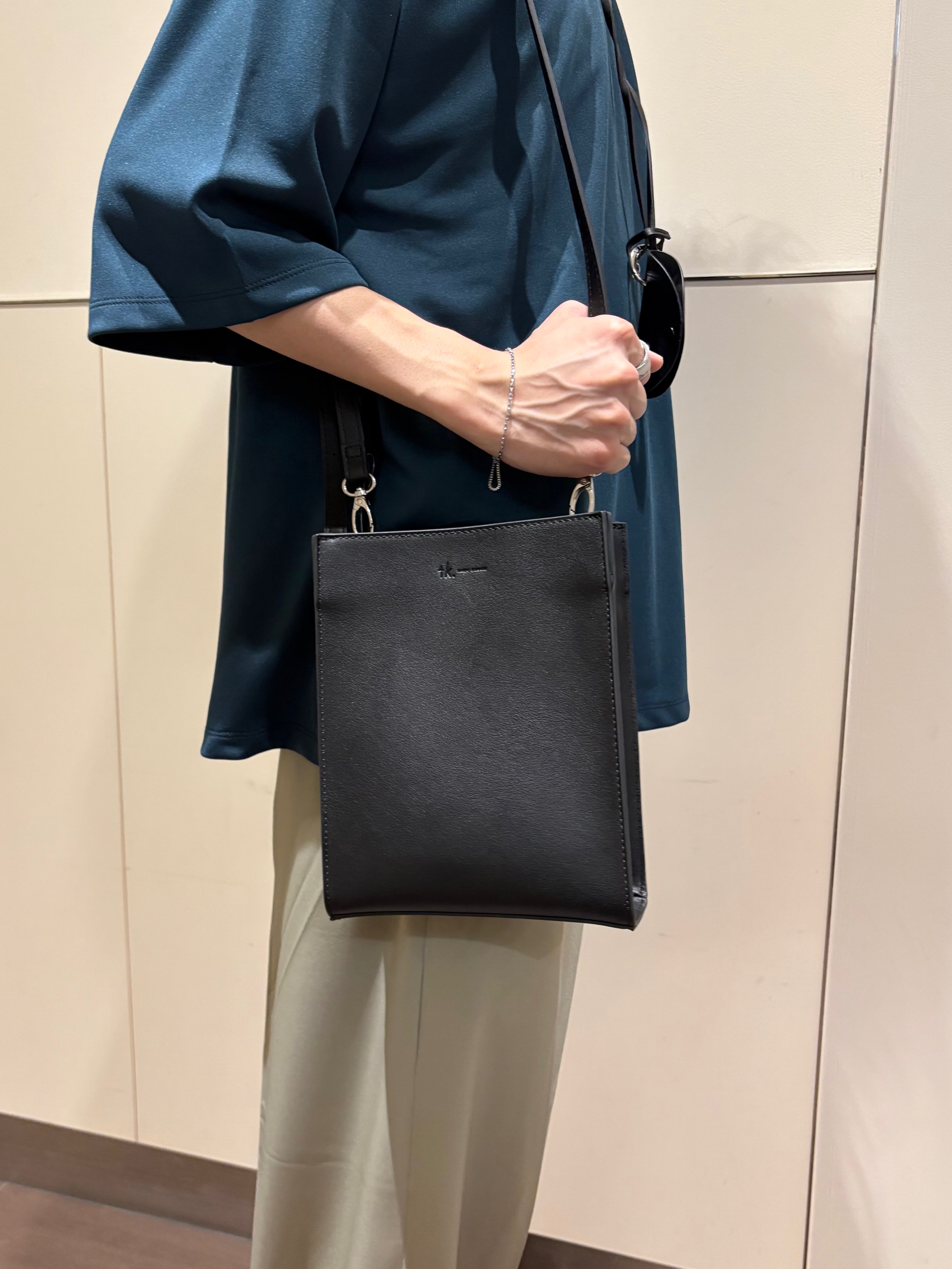ナノシーさんの「tk.TAKEO KIKUCHI｜【接触冷感】配色ダンボールカットソー」を使ったコーディネート