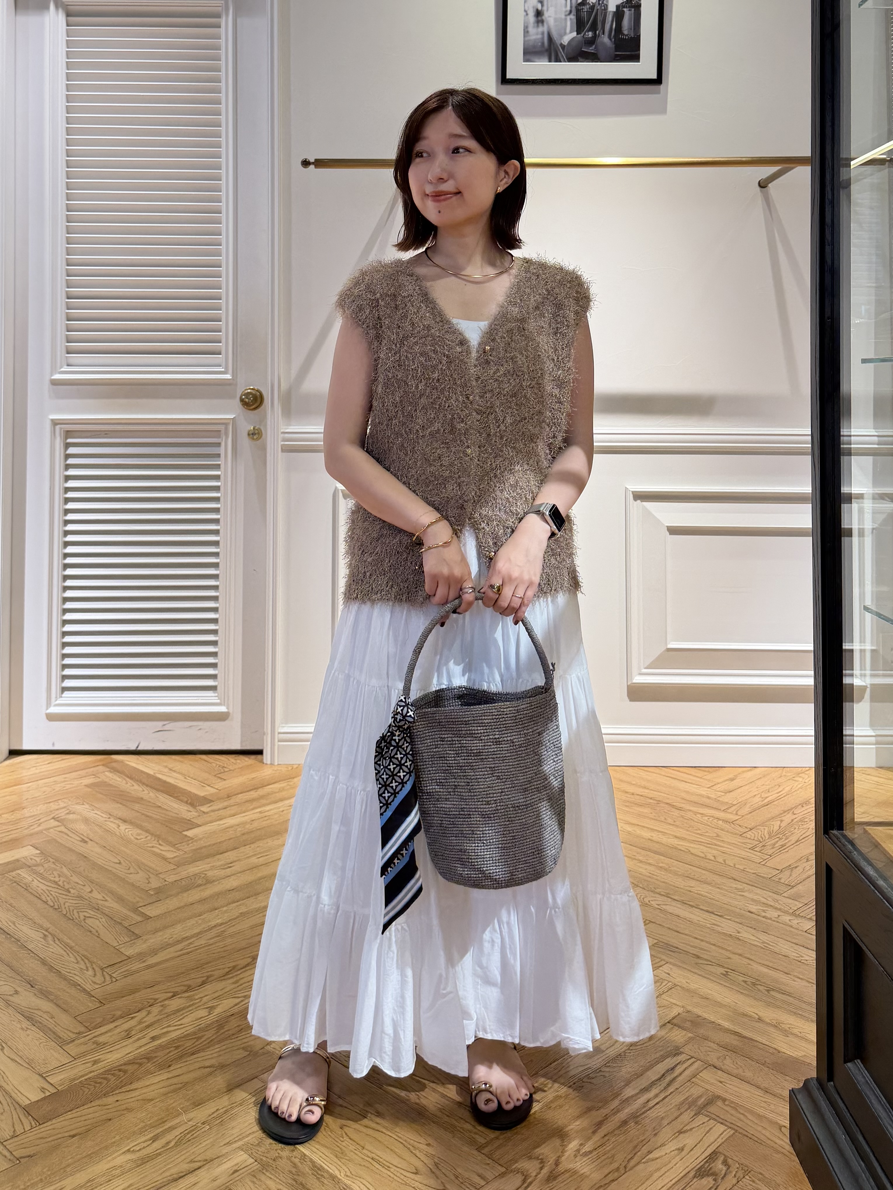 つじ まこさんの「DRESSTERIOR｜フェザーヤーン2WAYニットプルオーバー」を使ったコーディネート