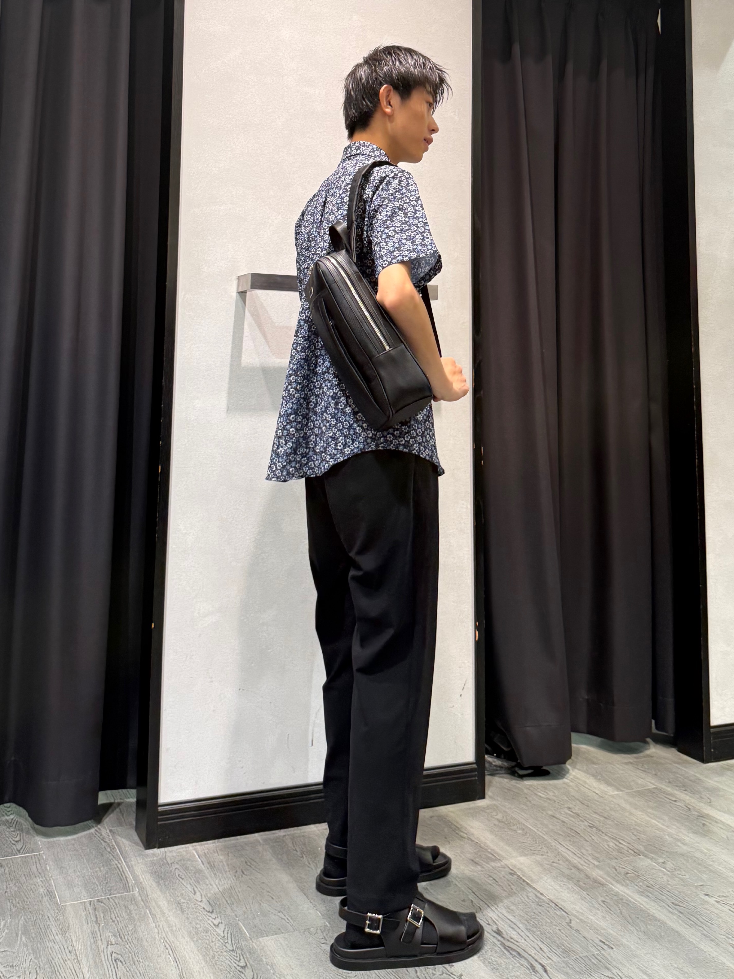 uekuboさんの「TAKEO KIKUCHI｜リップル小花シャツ」を使ったコーディネート